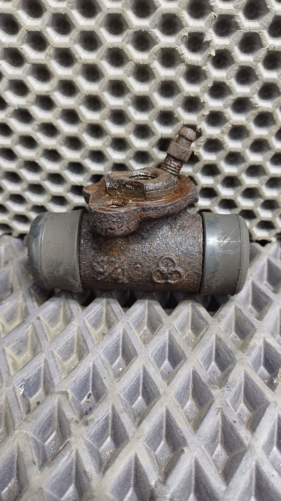 Б/У Цилиндр тормозной задний правый Toyota CARINA E 6 дорест. 1992—1996 1994 Зеленый, 499 рублей, Краснодар