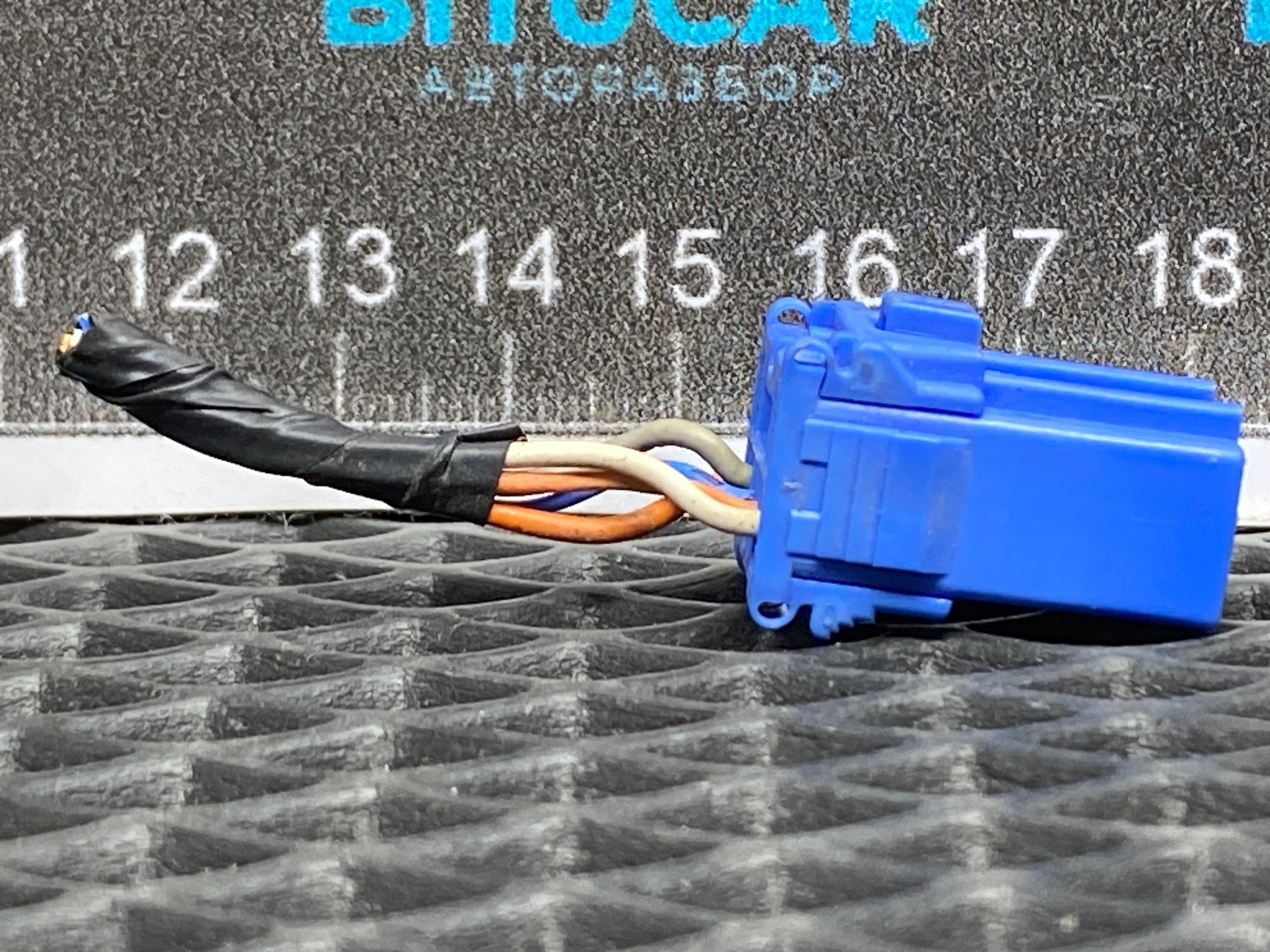 https://ycs.partsauto.market/partsauto-images/thmbs/userImages/c8f07ba63eb5b2f0f6006ea854bf8f7d/part/a2a4f3e7-e75f-44b3-899f-06f224258696_1777723983698.jpg
