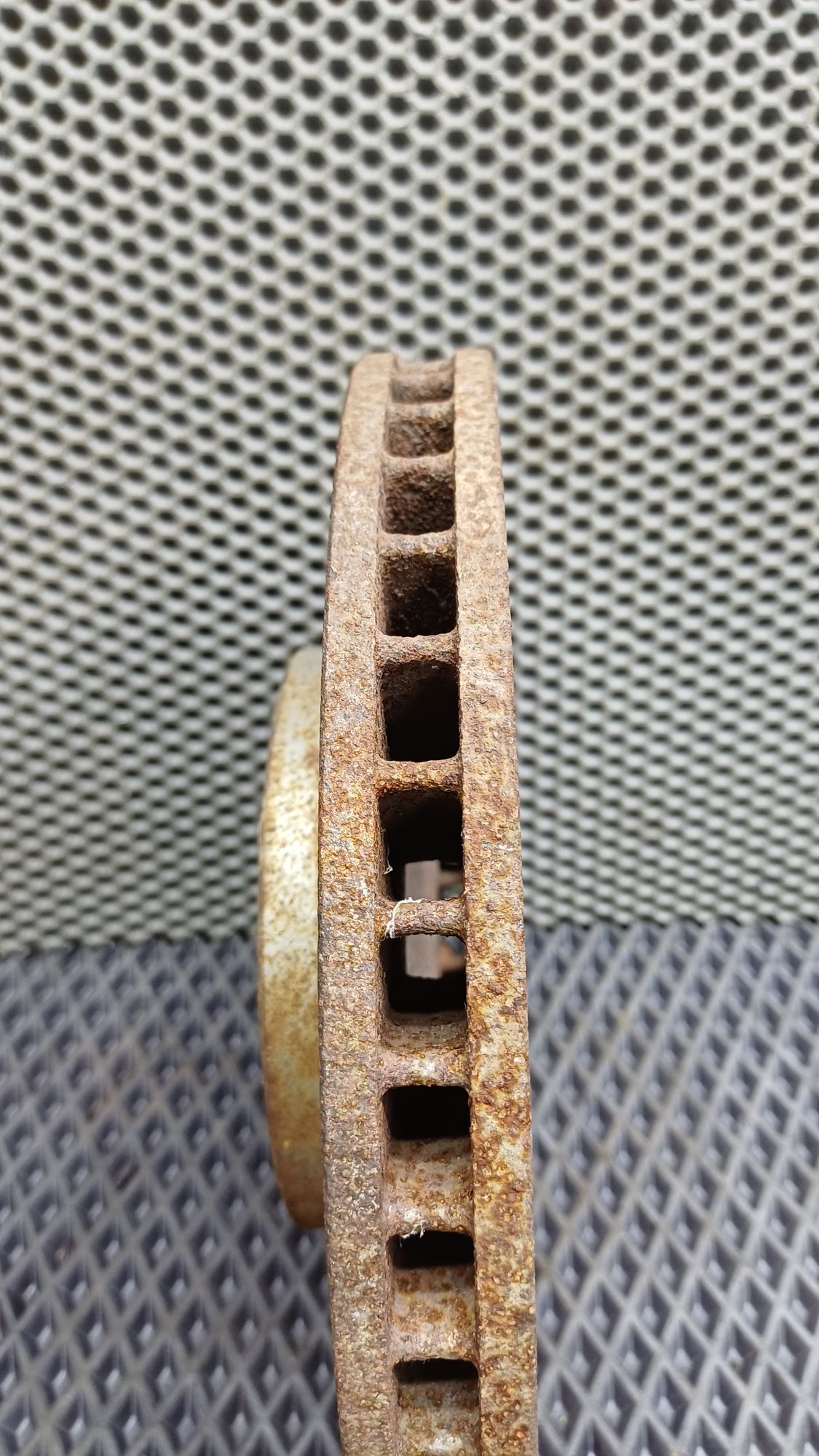 Б/У Диск тормозной передний Toyota CARINA E 6 дорест. 1992—1996 1994 Зеленый, 1390 рублей, Краснодар