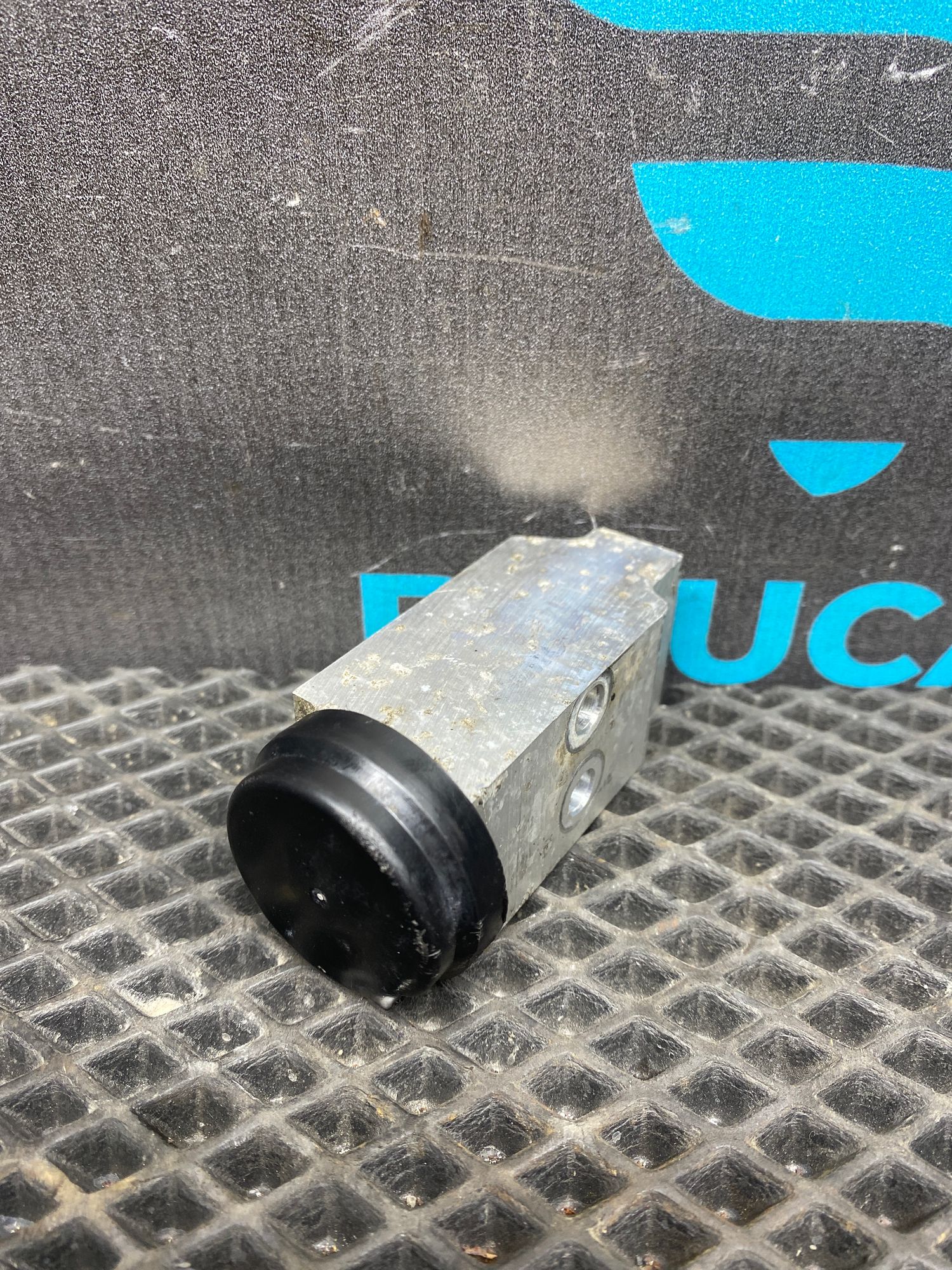https://ycs.partsauto.market/partsauto-images/thmbs/userImages/c8f07ba63eb5b2f0f6006ea854bf8f7d/part/a3613f32-e8de-424d-8c33-fae6079aaba1_1777114748678.jpg