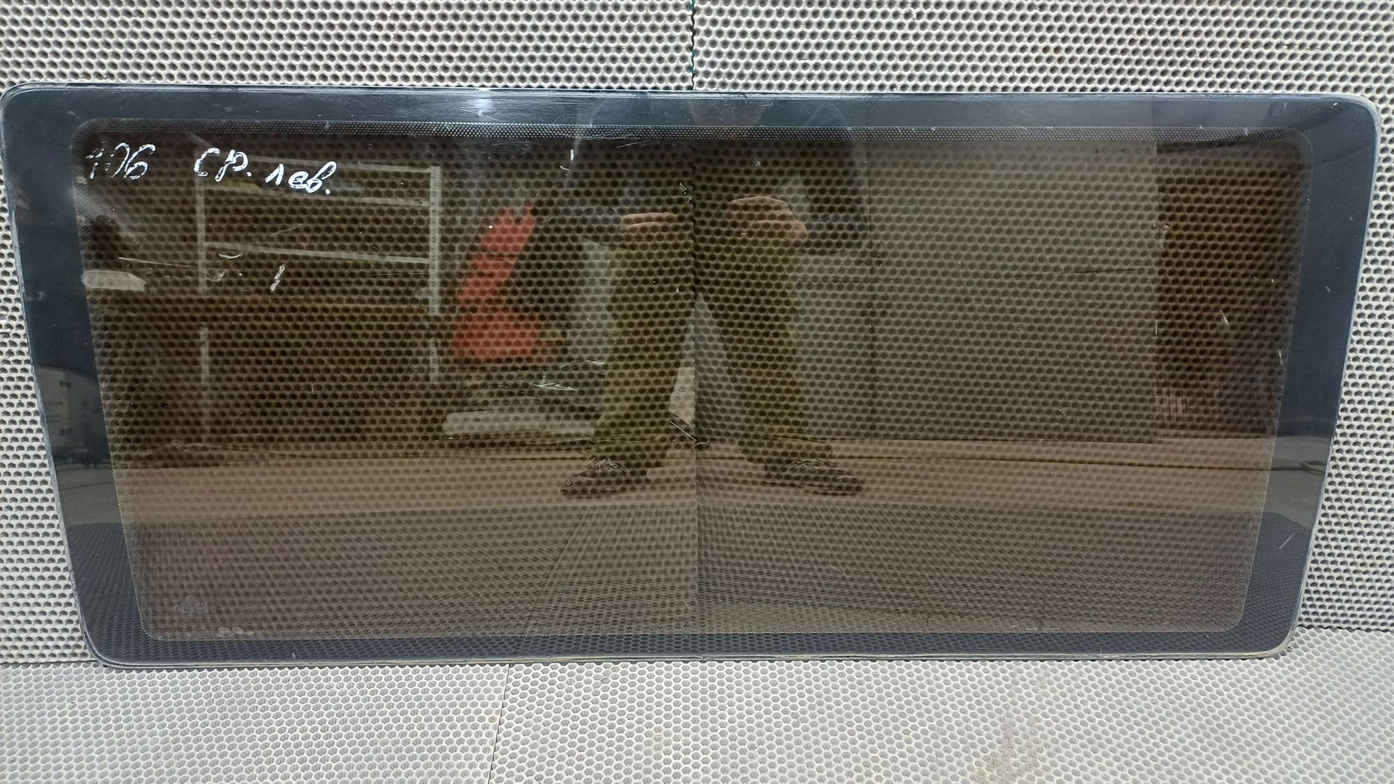 Б/У Стекло кузова боковое левое заднее глухое Volkswagen Transporter T4 4 дорест. 1990—2003 1993 синий, 2490 рублей, Краснодар