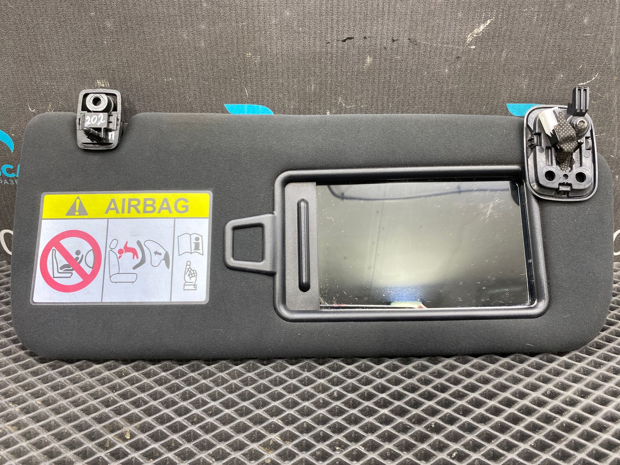 https://ycs.partsauto.market/partsauto-images/thmbs/userImages/c8f07ba63eb5b2f0f6006ea854bf8f7d/part/a3af4ca3-b0b3-4255-b44e-674ebe8ab995_1777792729872.jpg