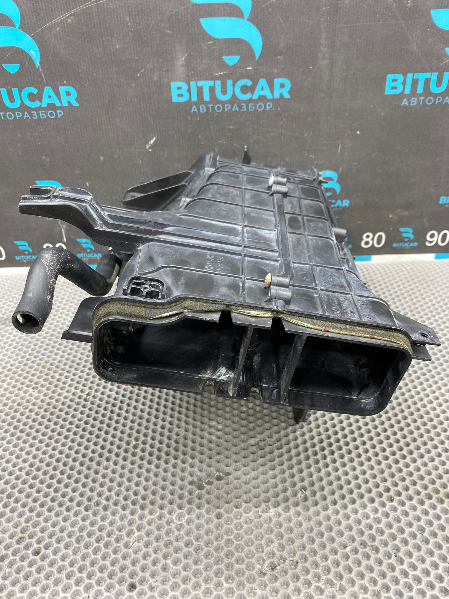 https://ycs.partsauto.market/partsauto-images/thmbs/userImages/c8f07ba63eb5b2f0f6006ea854bf8f7d/part/a3f12097-ad57-48ef-b419-e89382699b00_1775046005030.jpg