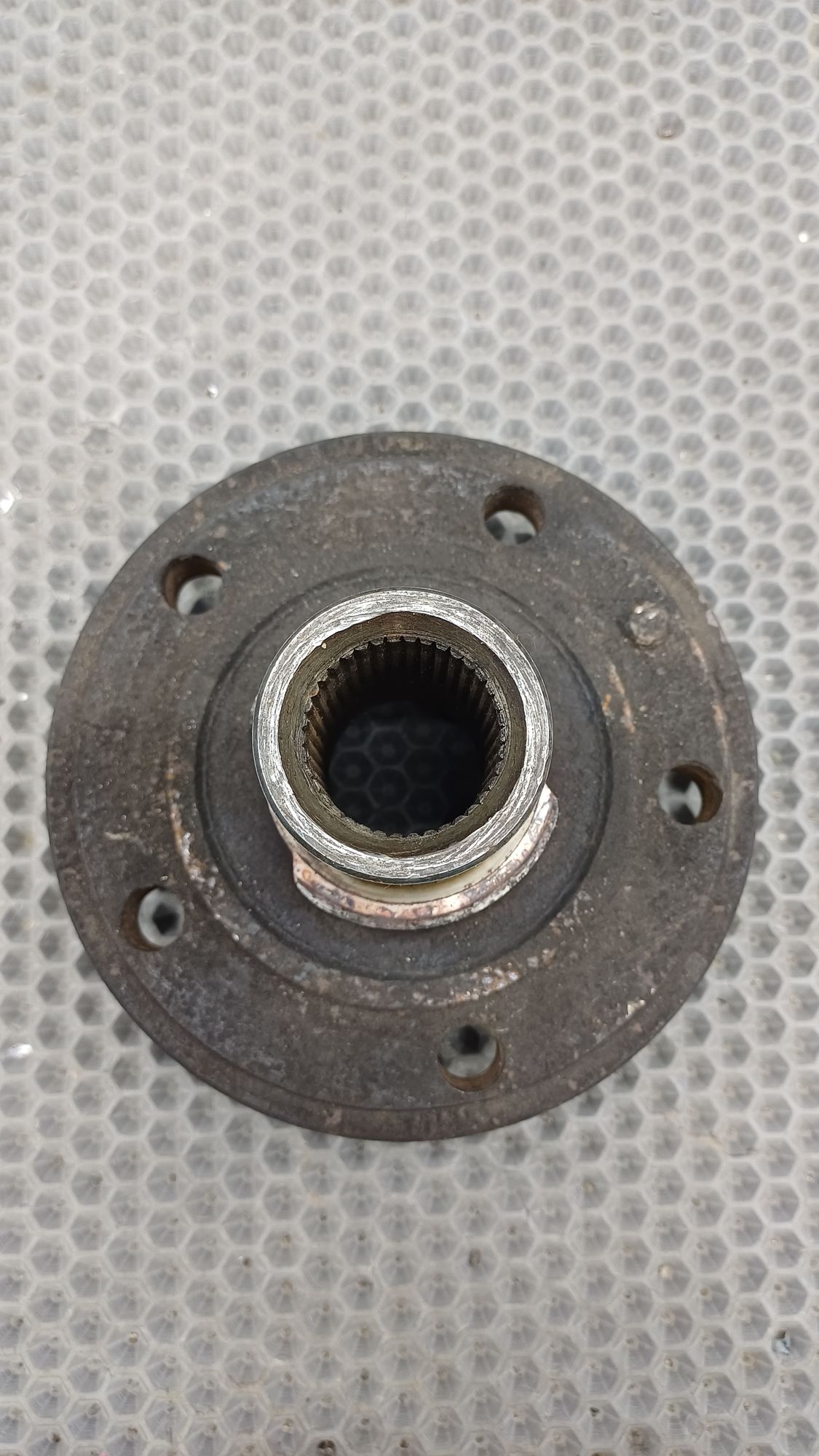 Б/У Ступица задняя правая Volkswagen Transporter T4 4 дорест. 1990—2003 1993 синий, 1890 рублей, Краснодар