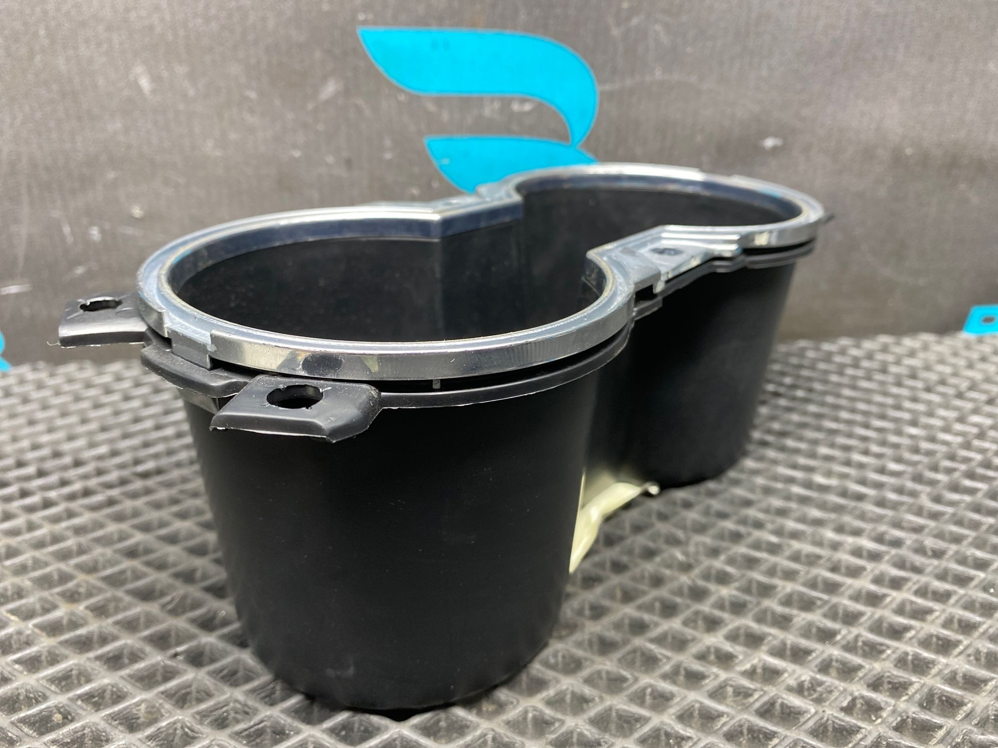https://ycs.partsauto.market/partsauto-images/thmbs/userImages/c8f07ba63eb5b2f0f6006ea854bf8f7d/part/a509038f-d54f-44cf-9929-0a877918eaf3_1777291659343.jpg