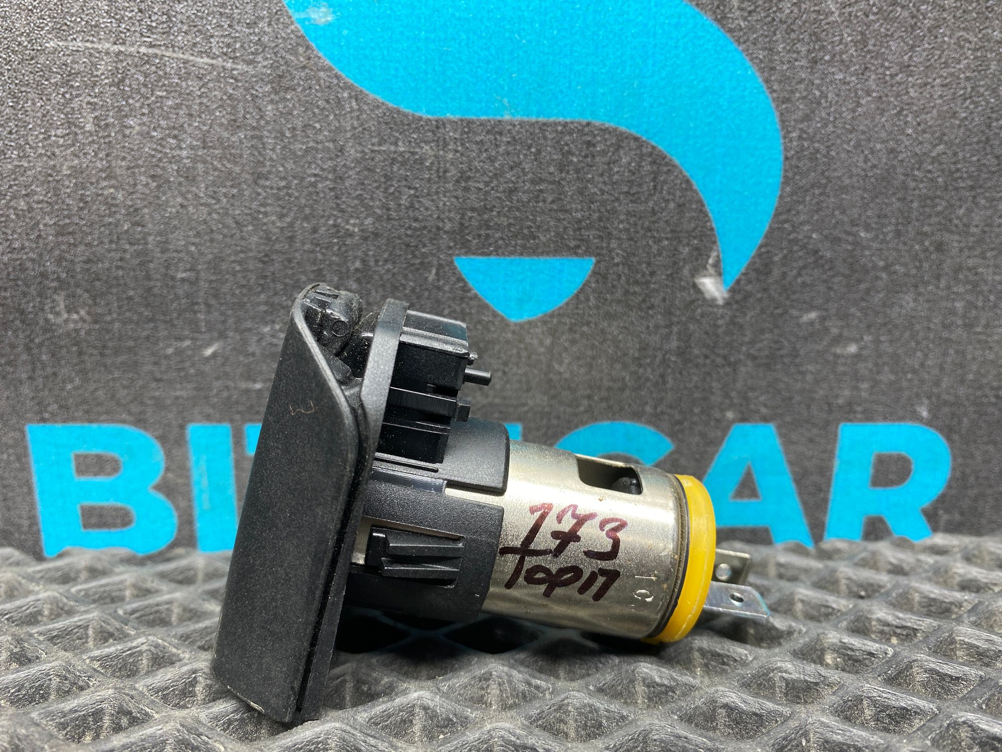 Б/У Розетка 12V прикуривателя Kia Rio 4 (G4FG) 1.6L AT 2021, 890 рублей, Краснодар