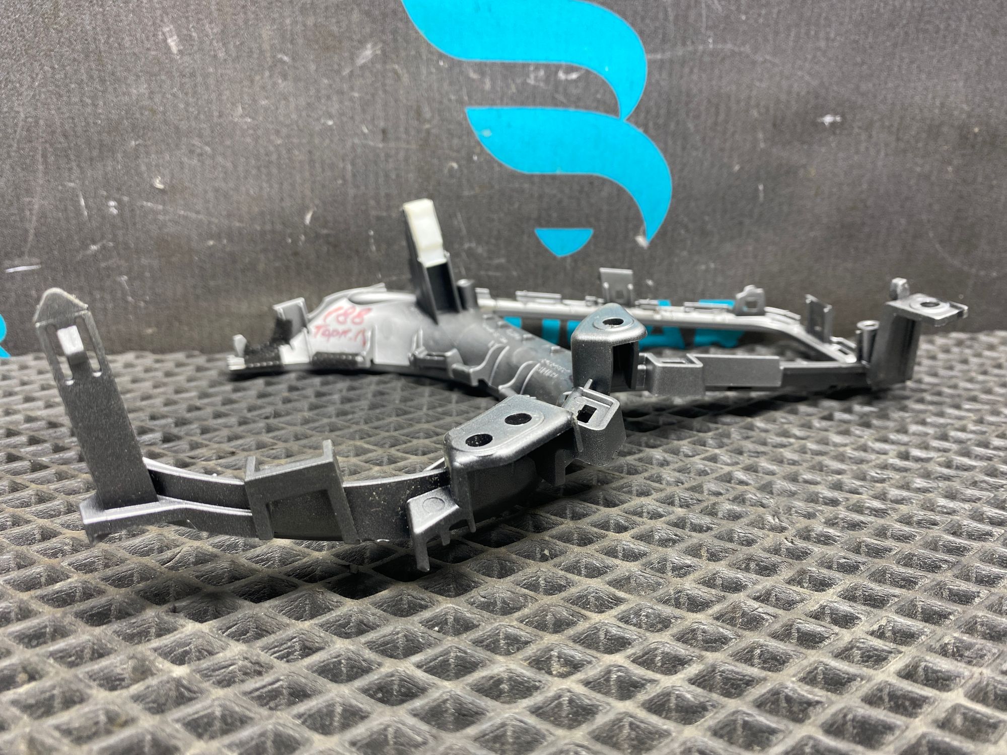 https://ycs.partsauto.market/partsauto-images/thmbs/userImages/c8f07ba63eb5b2f0f6006ea854bf8f7d/part/a550336b-15d5-450e-9a83-3cb677035ca8_1777379798277.jpg