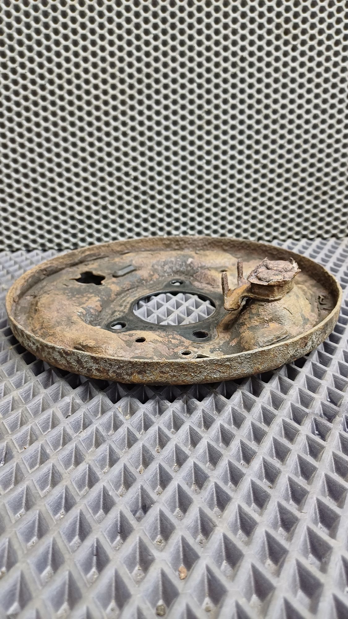 Б/У Кожух тормозного барабана задний левый Toyota CARINA E 6 дорест. 1992—1996 1994 Зеленый, 690 рублей, Краснодар