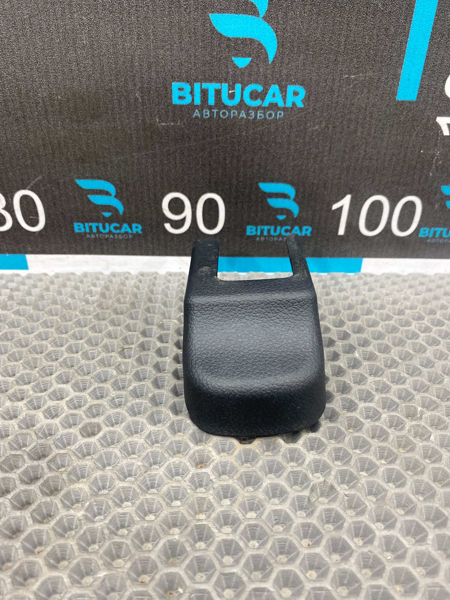 https://ycs.partsauto.market/partsauto-images/thmbs/userImages/c8f07ba63eb5b2f0f6006ea854bf8f7d/part/a585b61d-56a9-459a-ae70-5511b7645a35_1766227554892.jpg