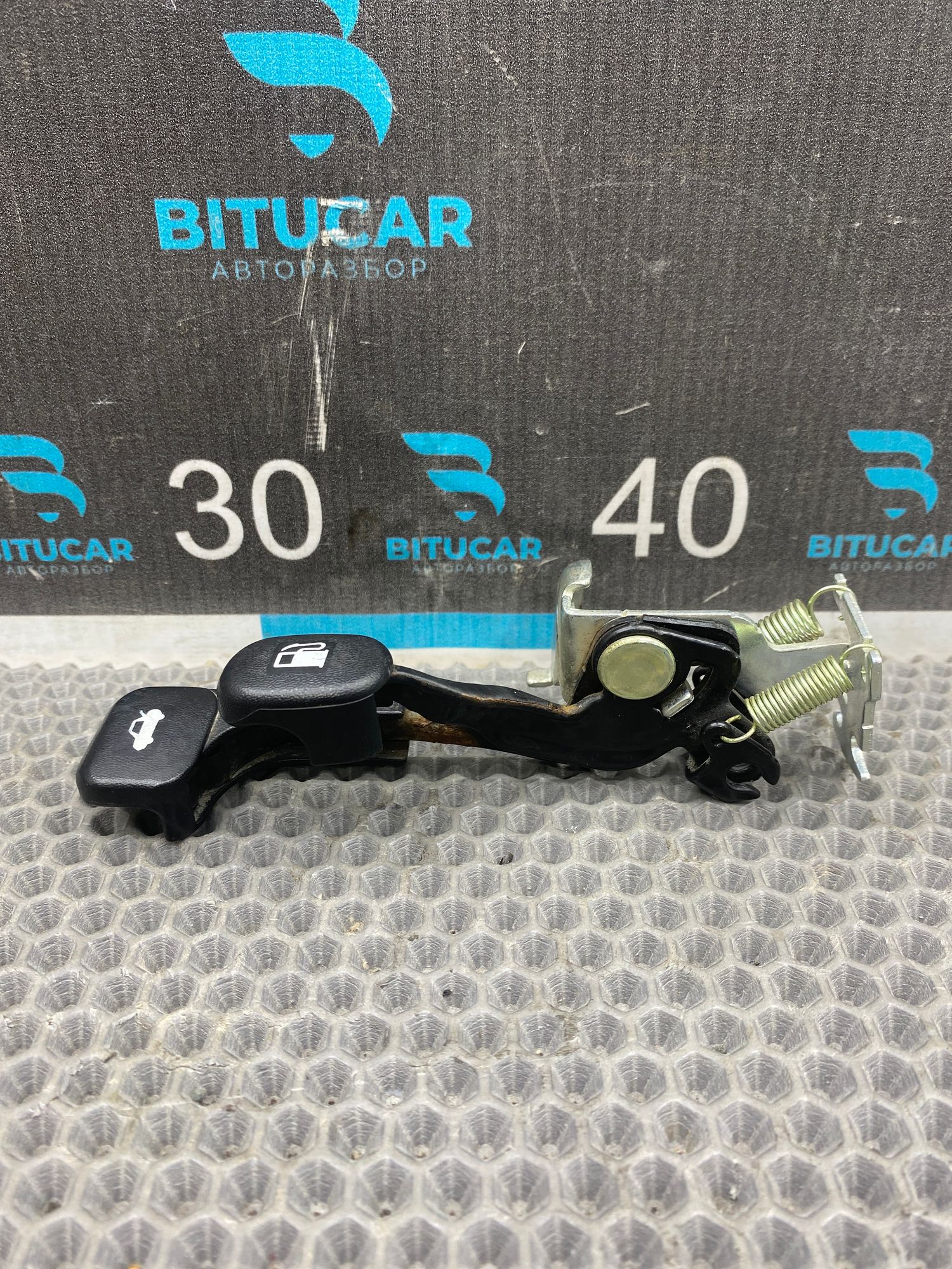 https://ycs.partsauto.market/partsauto-images/thmbs/userImages/c8f07ba63eb5b2f0f6006ea854bf8f7d/part/a5b9e3e1-62eb-4f5d-bbbd-387c8b5ec035_1776439281460.jpg
