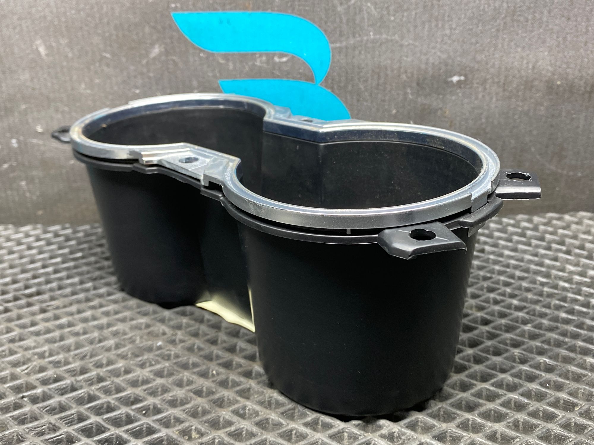 https://ycs.partsauto.market/partsauto-images/thmbs/userImages/c8f07ba63eb5b2f0f6006ea854bf8f7d/part/a5d2b47d-9f96-41c2-9819-f8ba3e281782_1777291656476.jpg