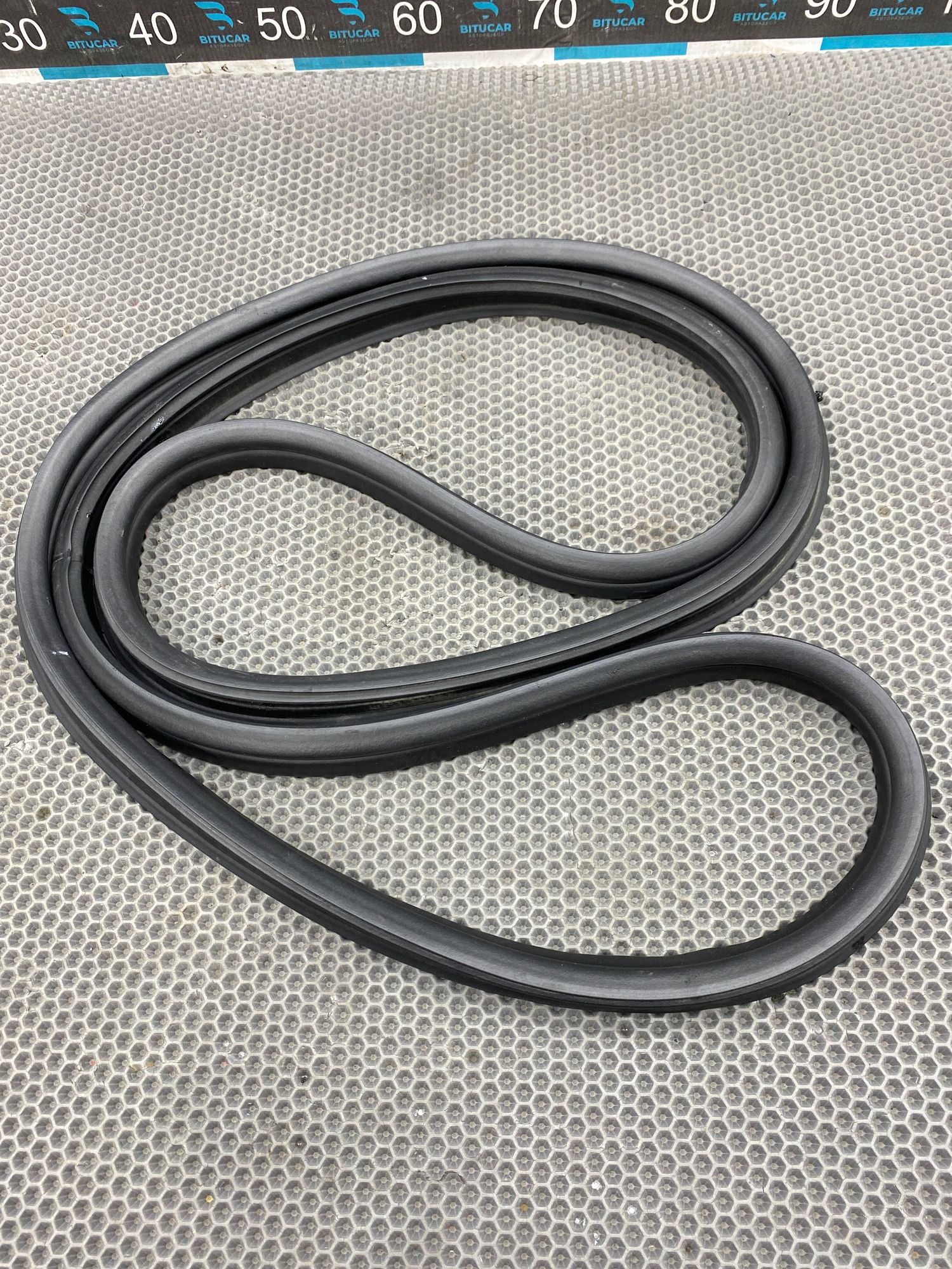 Уплотнитель дверного проема передний правый Kia Ceed 2 JD (G4FG) 1.6L MT 2015 Хэтчбек, 1490 рублей, Краснодар