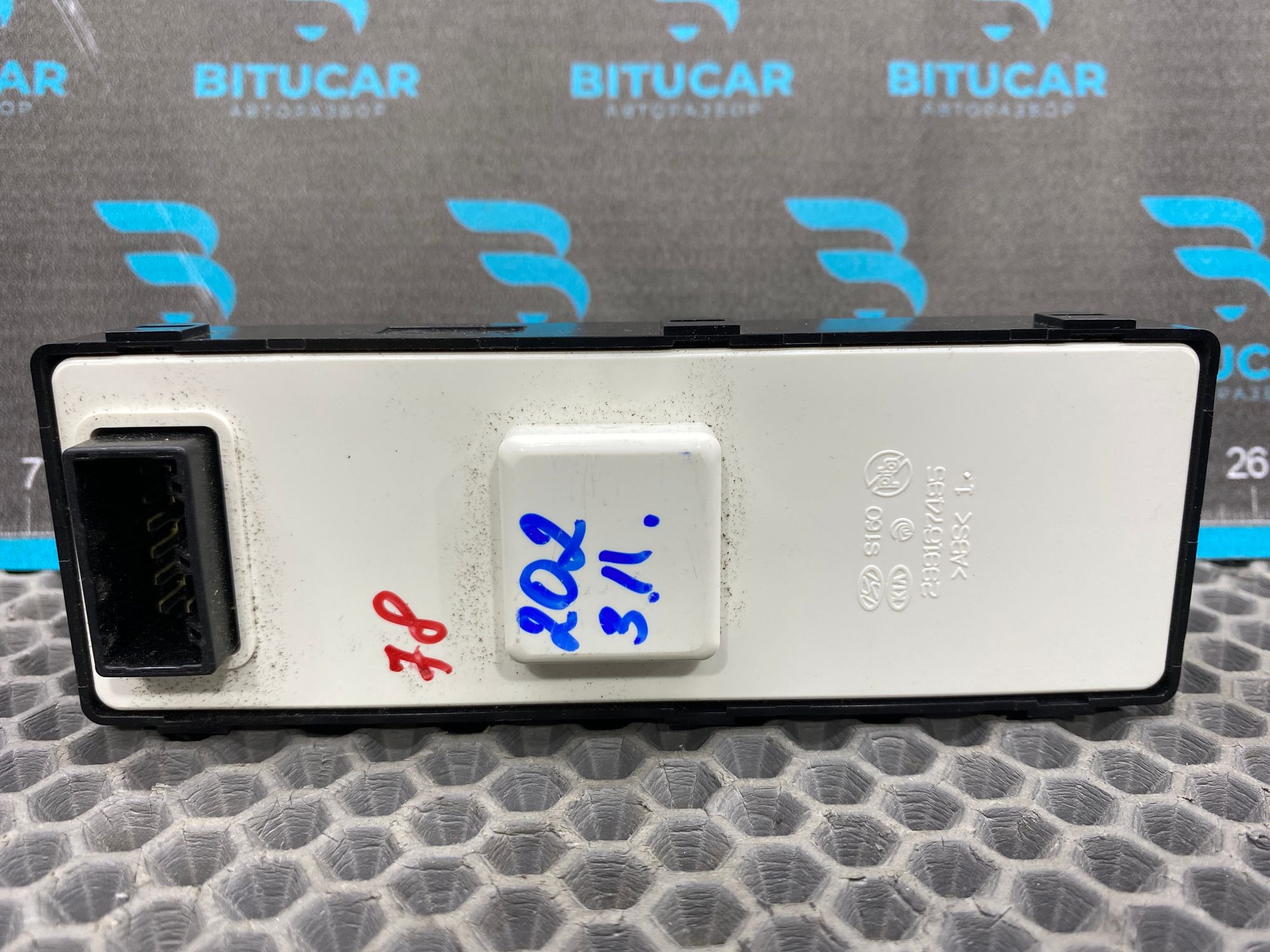 https://ycs.partsauto.market/partsauto-images/thmbs/userImages/c8f07ba63eb5b2f0f6006ea854bf8f7d/part/a6db5307-7821-4a96-b5b0-0dc96529714c_1777793158806.jpg
