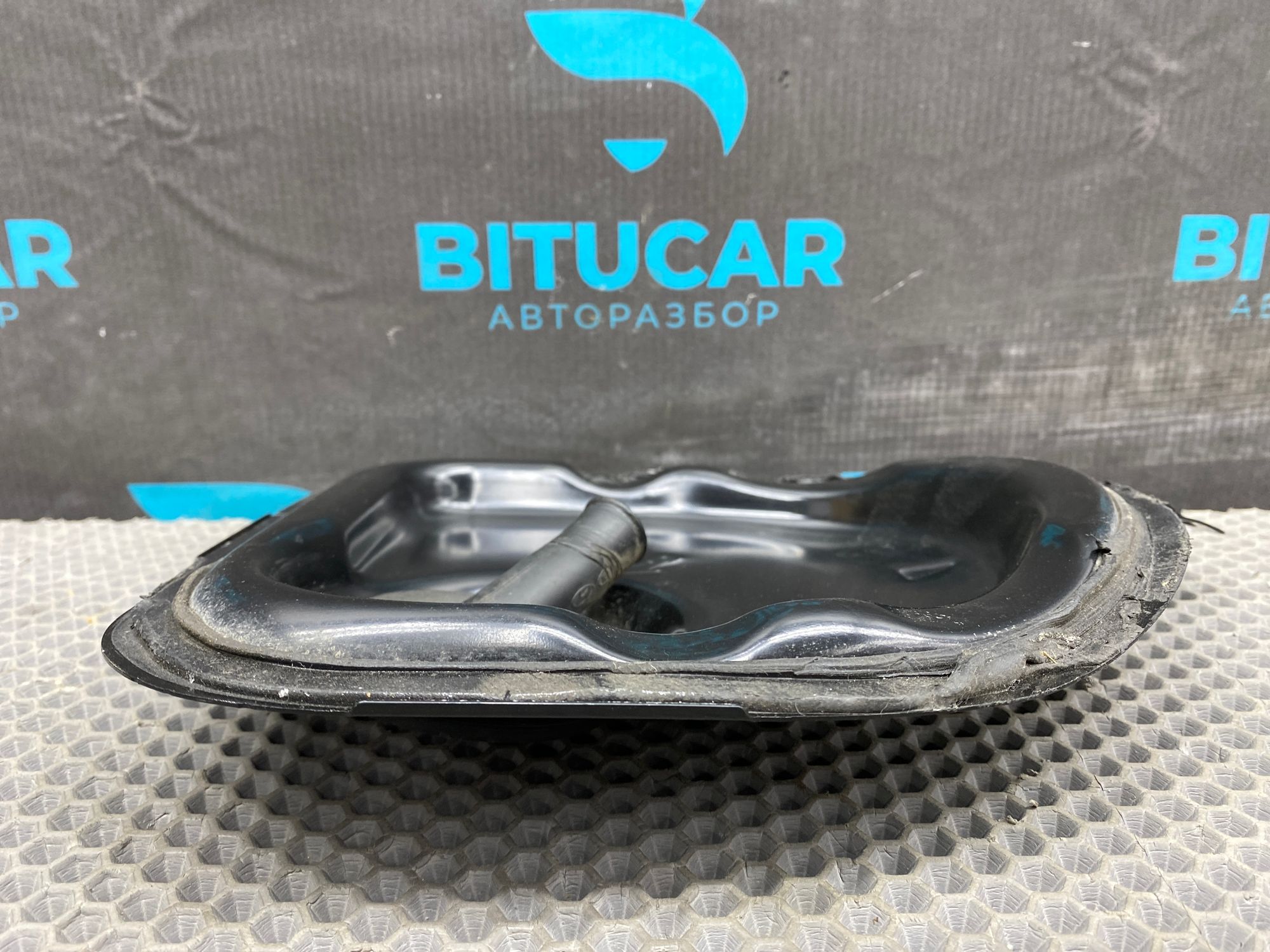 https://ycs.partsauto.market/partsauto-images/thmbs/userImages/c8f07ba63eb5b2f0f6006ea854bf8f7d/part/a72539eb-6455-483a-bcb3-b71f79dc3bd9_1777028682670.jpg