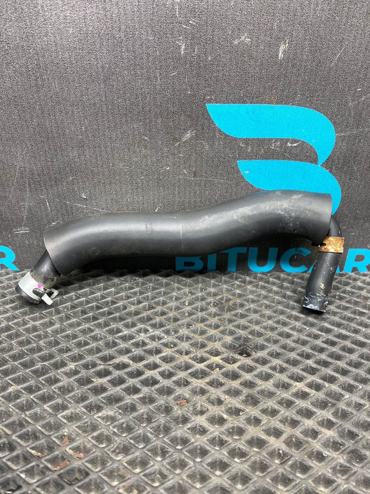 https://ycs.partsauto.market/partsauto-images/thmbs/userImages/c8f07ba63eb5b2f0f6006ea854bf8f7d/part/a766ad2c-318c-4f70-b919-54f4ab86bded_1777120880432.jpg