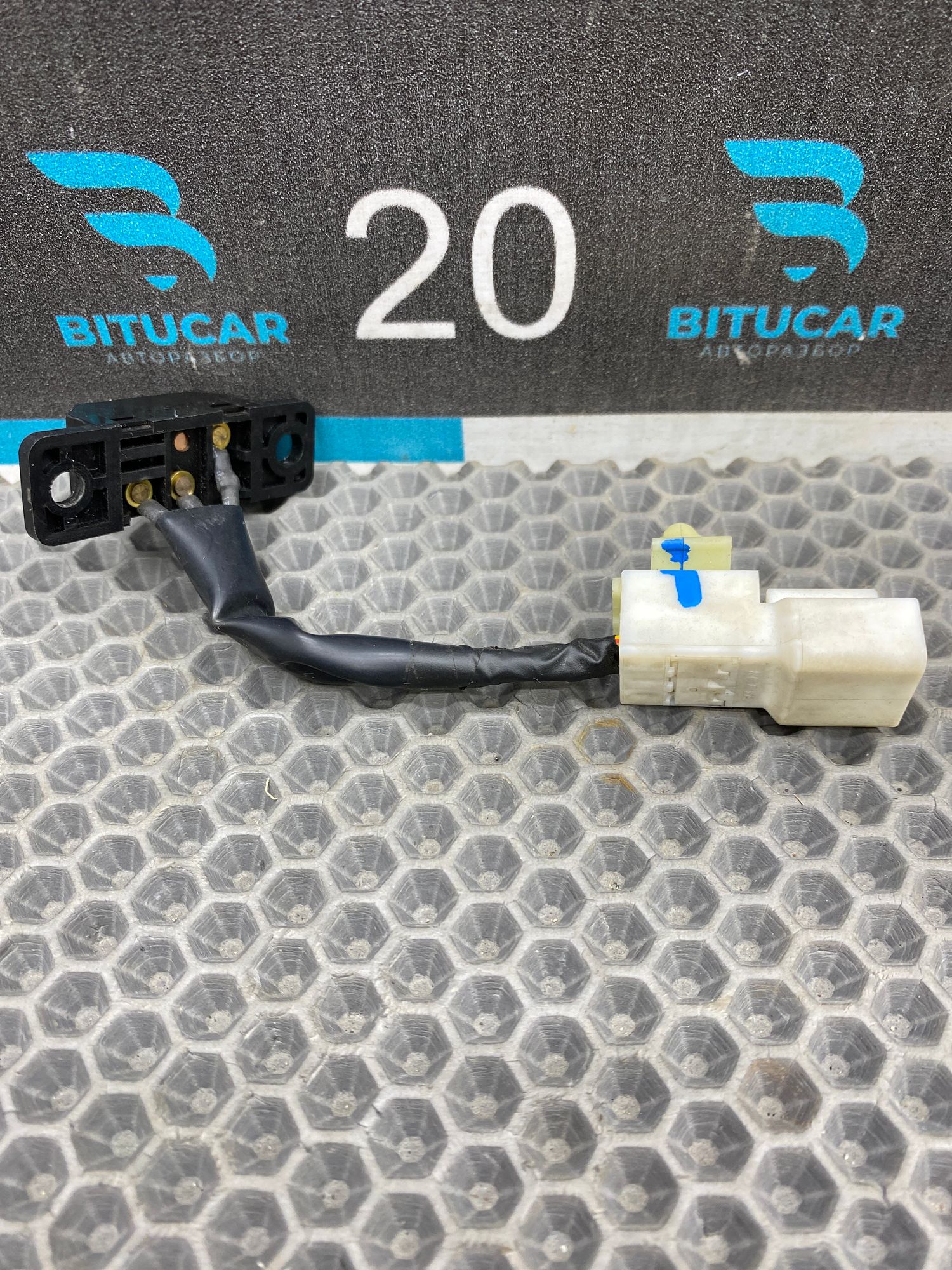 https://ycs.partsauto.market/partsauto-images/thmbs/userImages/c8f07ba63eb5b2f0f6006ea854bf8f7d/part/a796844a-f9d6-46d4-91b4-3540e93ea1d2_1775230706087.jpg