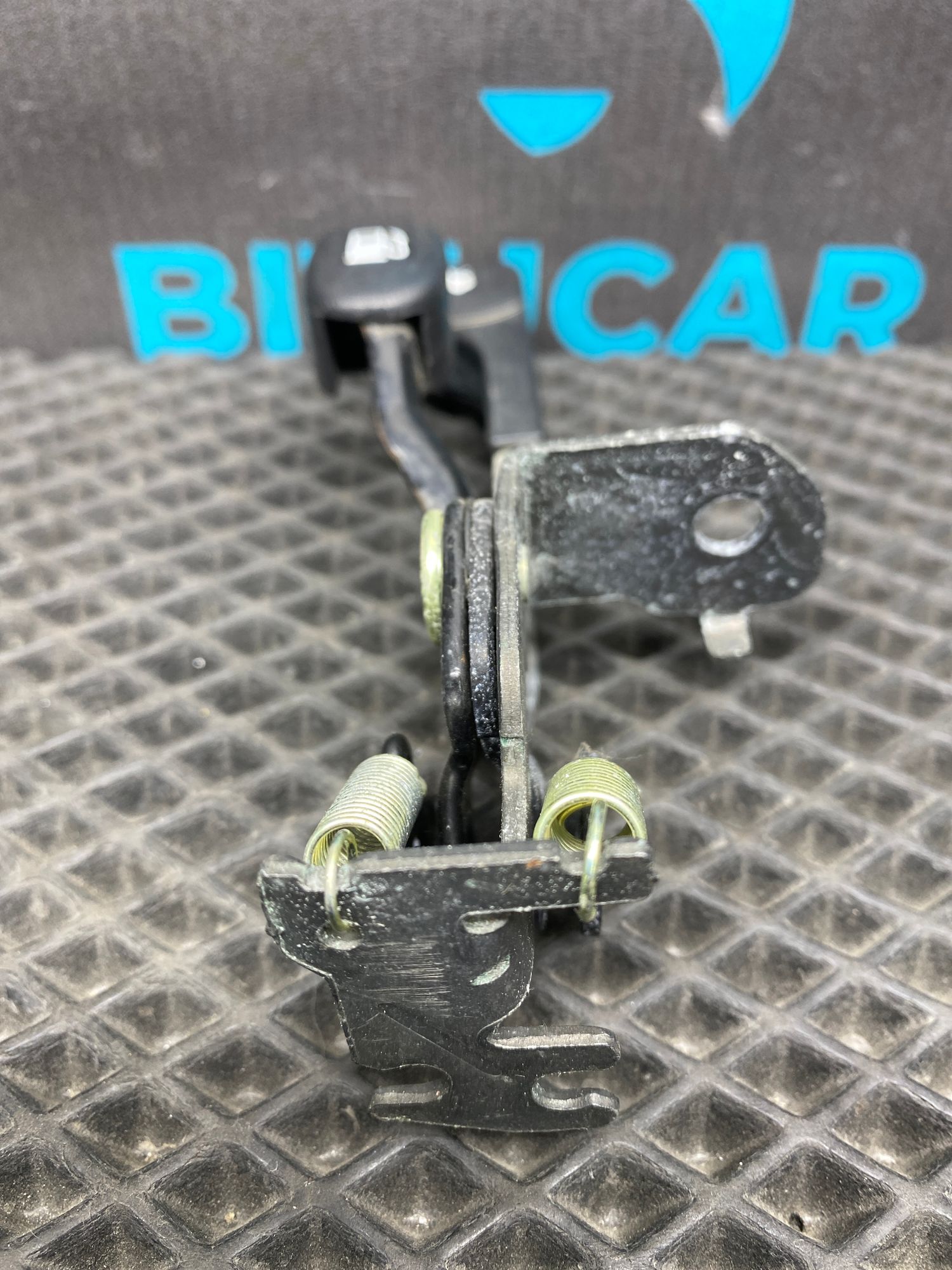 https://ycs.partsauto.market/partsauto-images/thmbs/userImages/c8f07ba63eb5b2f0f6006ea854bf8f7d/part/a7bd0d85-352d-4cb3-af99-f725a9154104_1776927112241.jpg