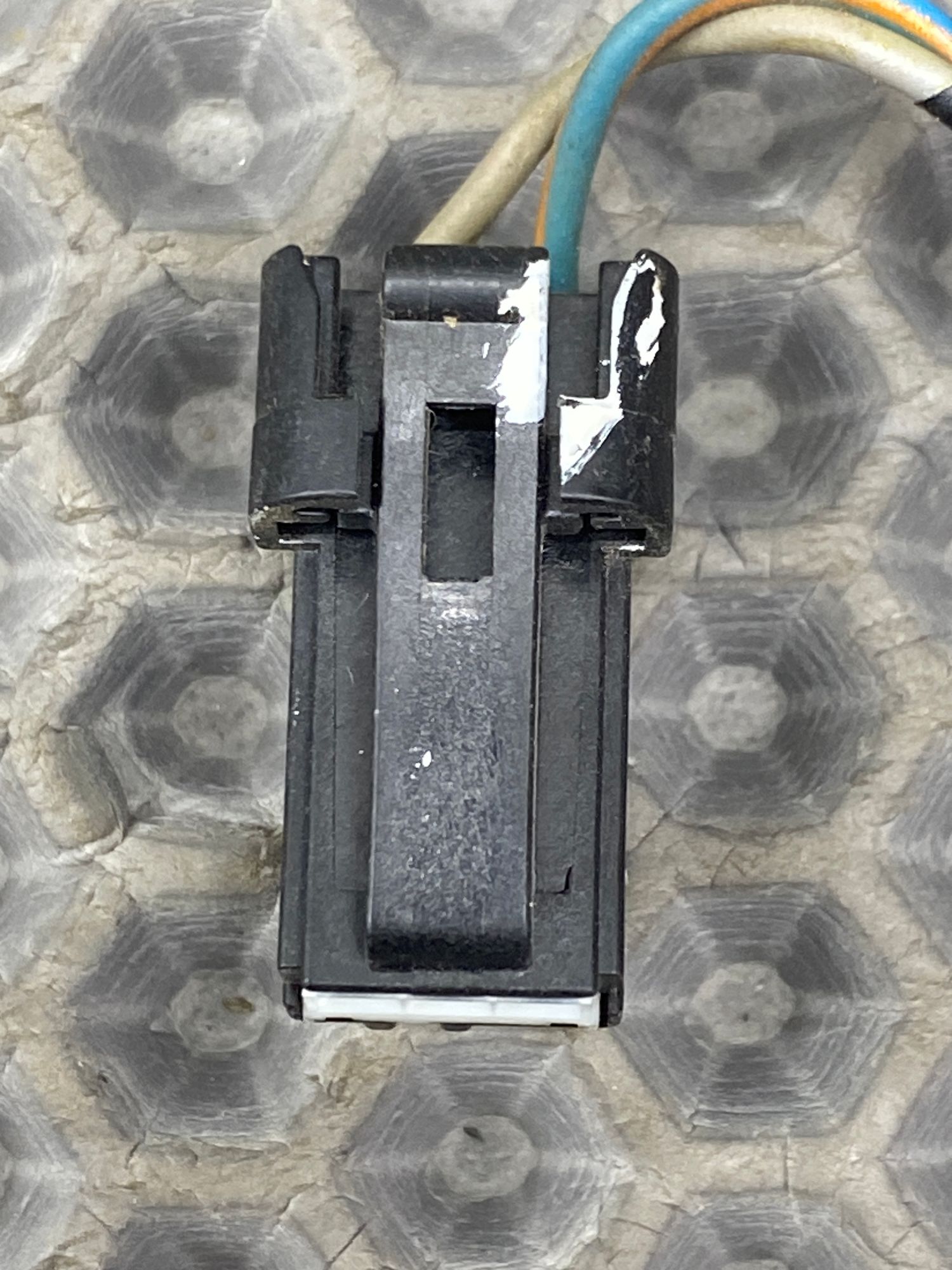 Б/У Фишка датчика температуры отопителя салона Kia Ceed 2 JD (G4FG) 1.6L AT 2013 Хэтчбек, 499 рублей, Краснодар