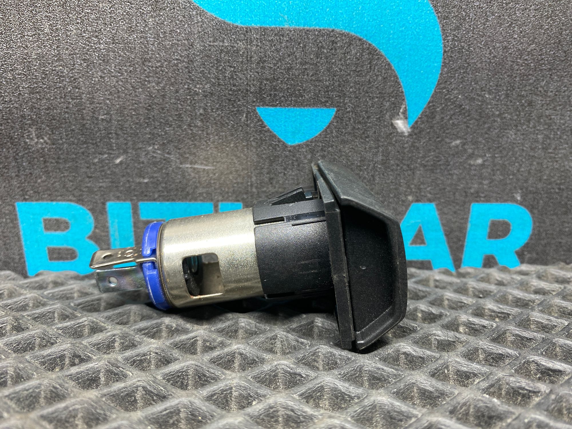 Б/У Розетка 12V прикуривателя Kia Rio 4 (G4FG) 1.6L AT 2021, 890 рублей, Краснодар