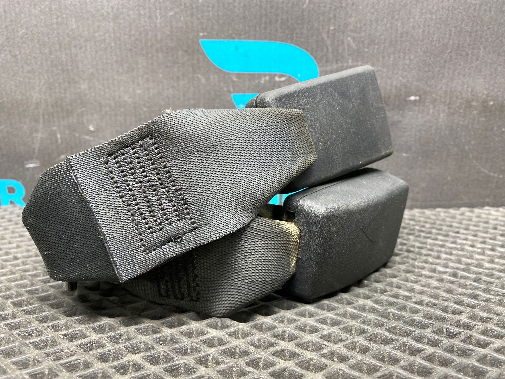 https://ycs.partsauto.market/partsauto-images/thmbs/userImages/c8f07ba63eb5b2f0f6006ea854bf8f7d/part/a8e0b3e9-d81d-4317-a831-e561eae18c50_1776943444825.jpg