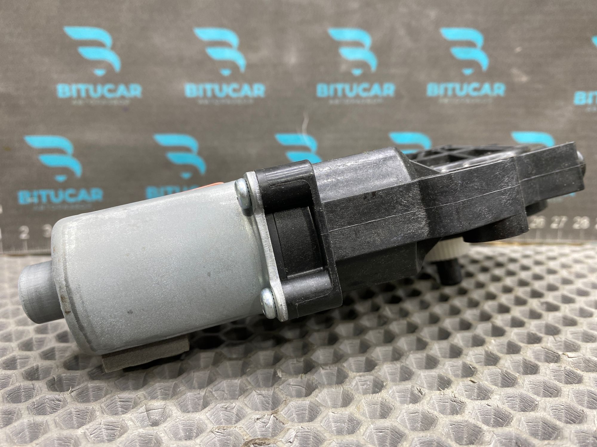 https://ycs.partsauto.market/partsauto-images/thmbs/userImages/c8f07ba63eb5b2f0f6006ea854bf8f7d/part/a9bc85b3-5b68-4f68-9f2b-f0d206a039b9_1777645636867.jpg