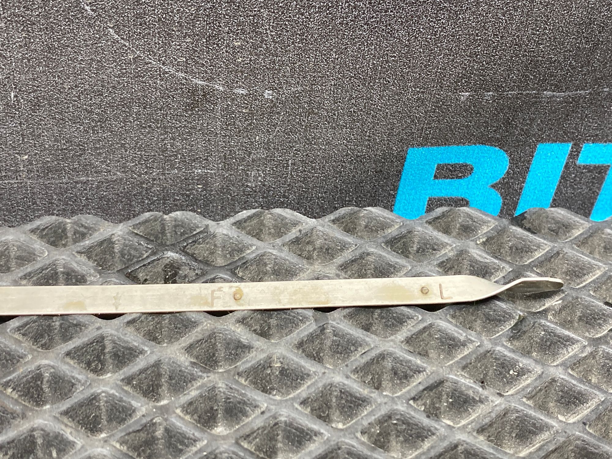 https://ycs.partsauto.market/partsauto-images/thmbs/userImages/c8f07ba63eb5b2f0f6006ea854bf8f7d/part/a9c4a8a7-3872-4d9c-b43e-e233b9532d18_1777212397796.jpg