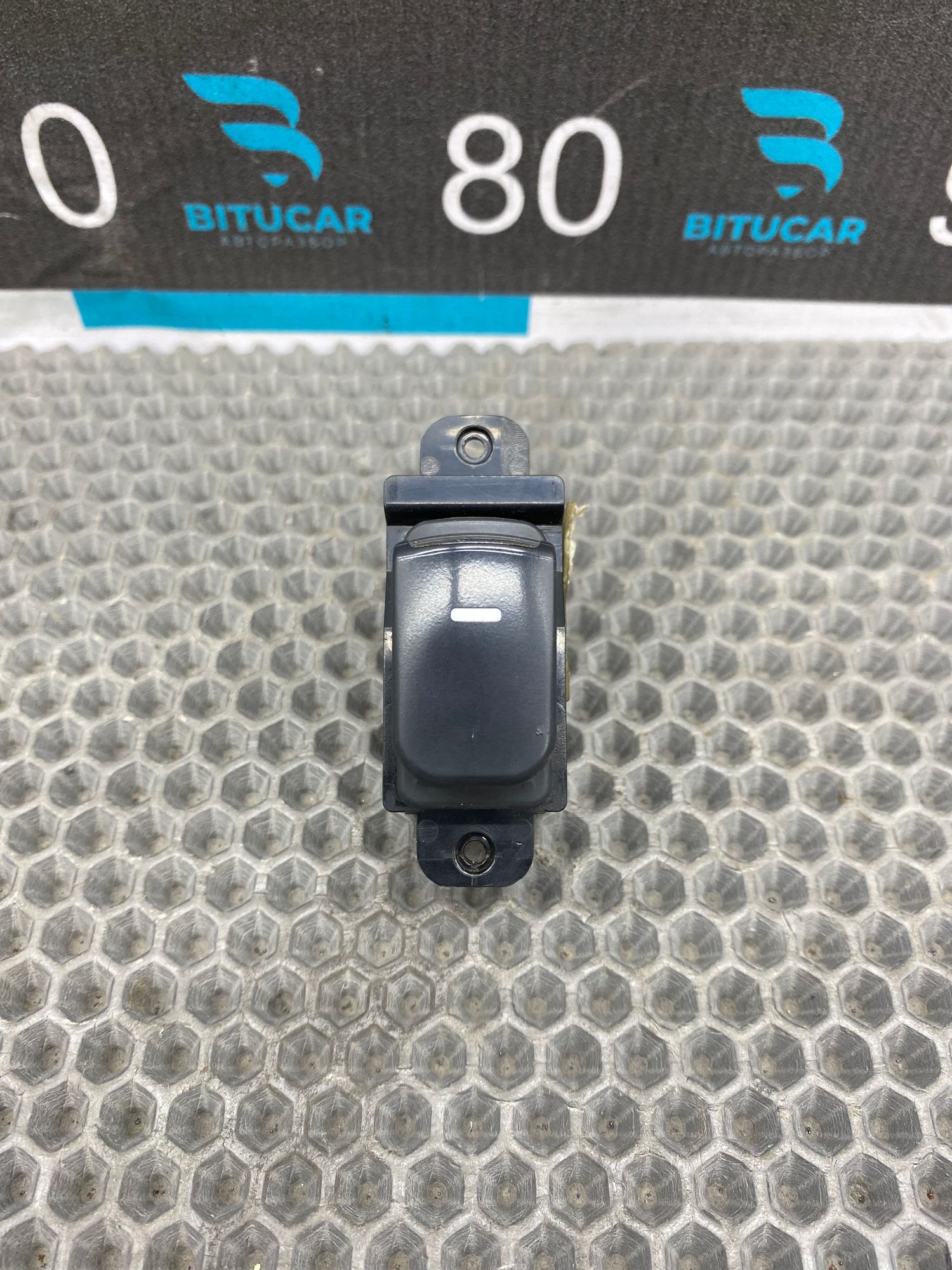 https://ycs.partsauto.market/partsauto-images/thmbs/userImages/c8f07ba63eb5b2f0f6006ea854bf8f7d/part/aa493909-b236-4863-9f26-cf08cedfc0a3_1765635168781.jpg