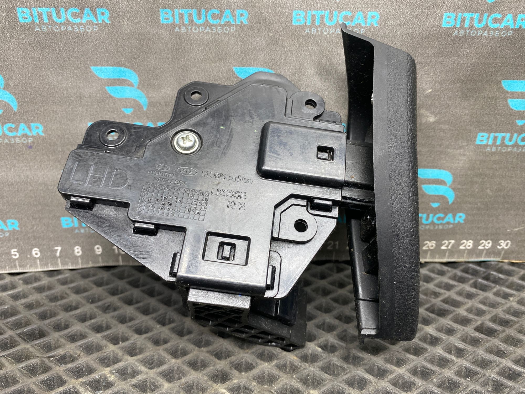 https://ycs.partsauto.market/partsauto-images/thmbs/userImages/c8f07ba63eb5b2f0f6006ea854bf8f7d/part/aa5d3832-93cc-4bd8-aaf0-fdc068d8c76a_1777459474066.jpg