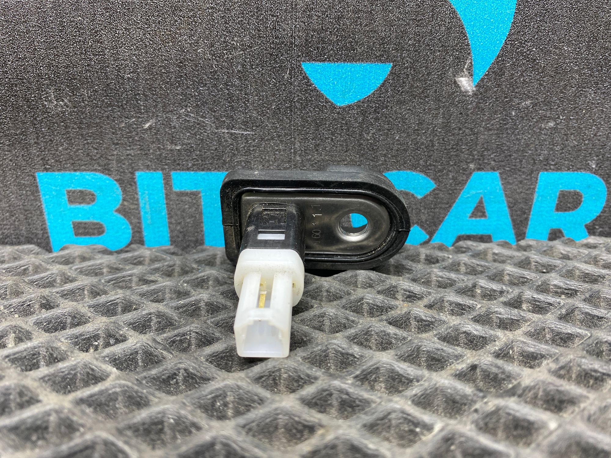 https://ycs.partsauto.market/partsauto-images/thmbs/userImages/c8f07ba63eb5b2f0f6006ea854bf8f7d/part/ab11033d-fe68-4452-9c97-2325031c551a_1776946993450.jpg