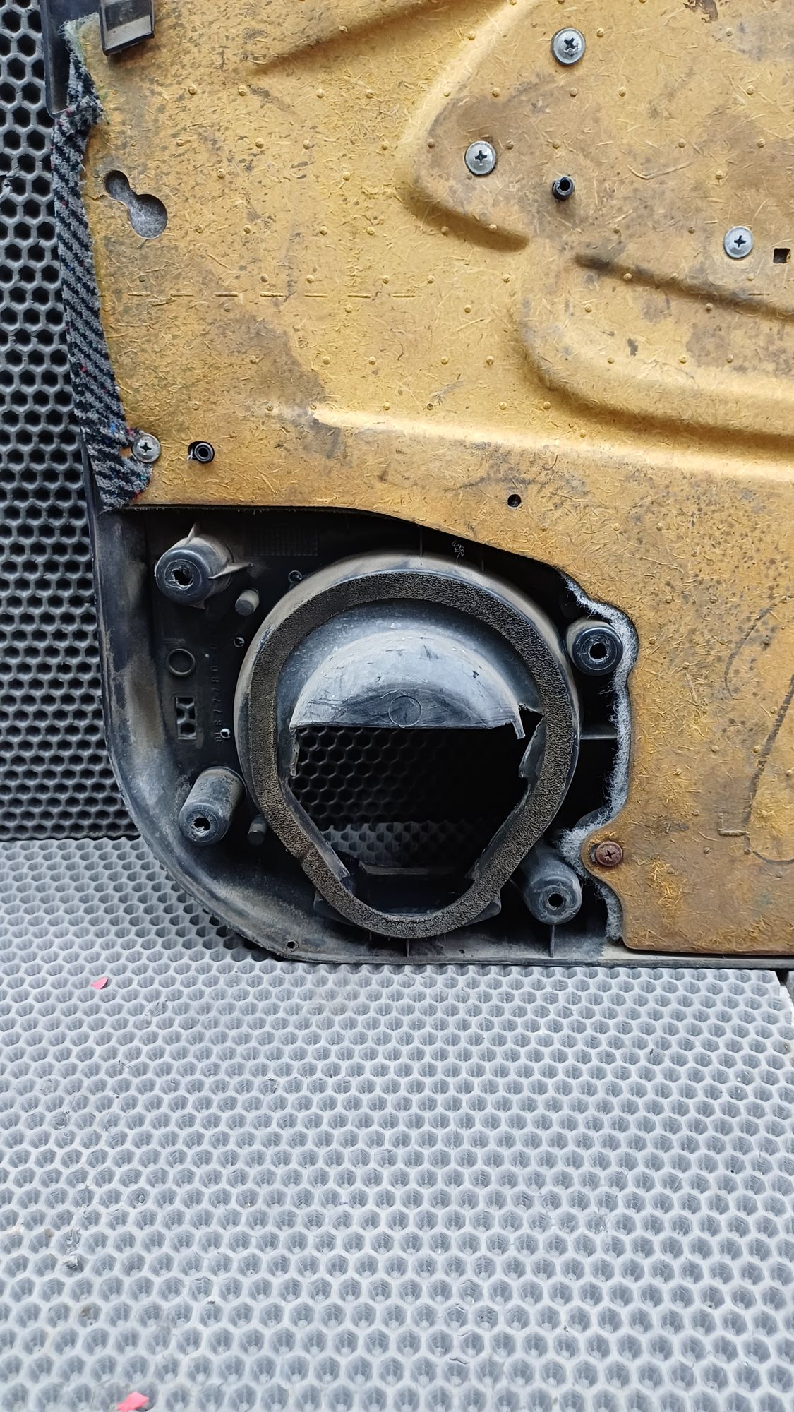 Б/У Обшивка двери передней левой Toyota CARINA E 6 дорест. 1992—1996 1994 Зеленый, 1390 рублей, Краснодар