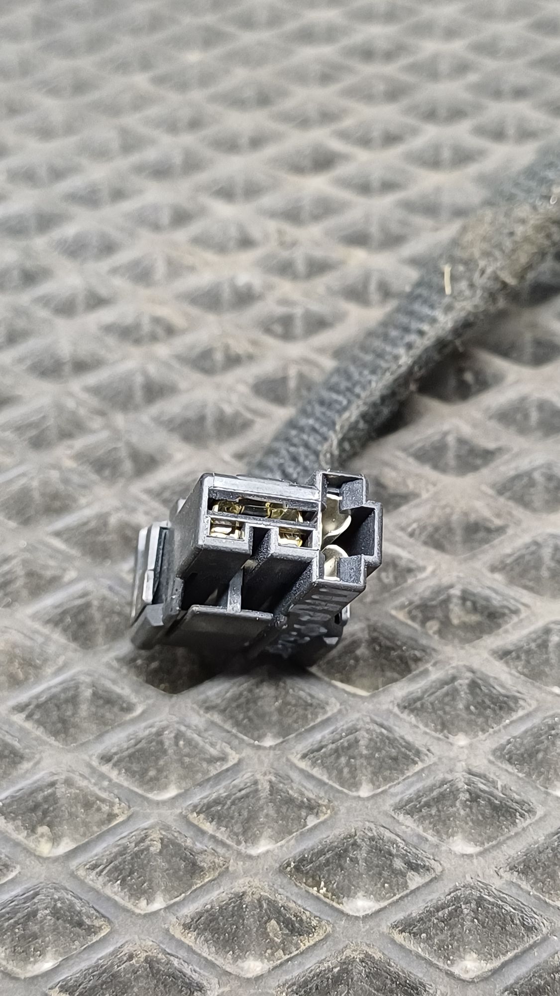 https://ycs.partsauto.market/partsauto-images/thmbs/userImages/c8f07ba63eb5b2f0f6006ea854bf8f7d/part/ad926d3d-2801-4c5f-8d22-293975f2f03b_1777540810412.jpg