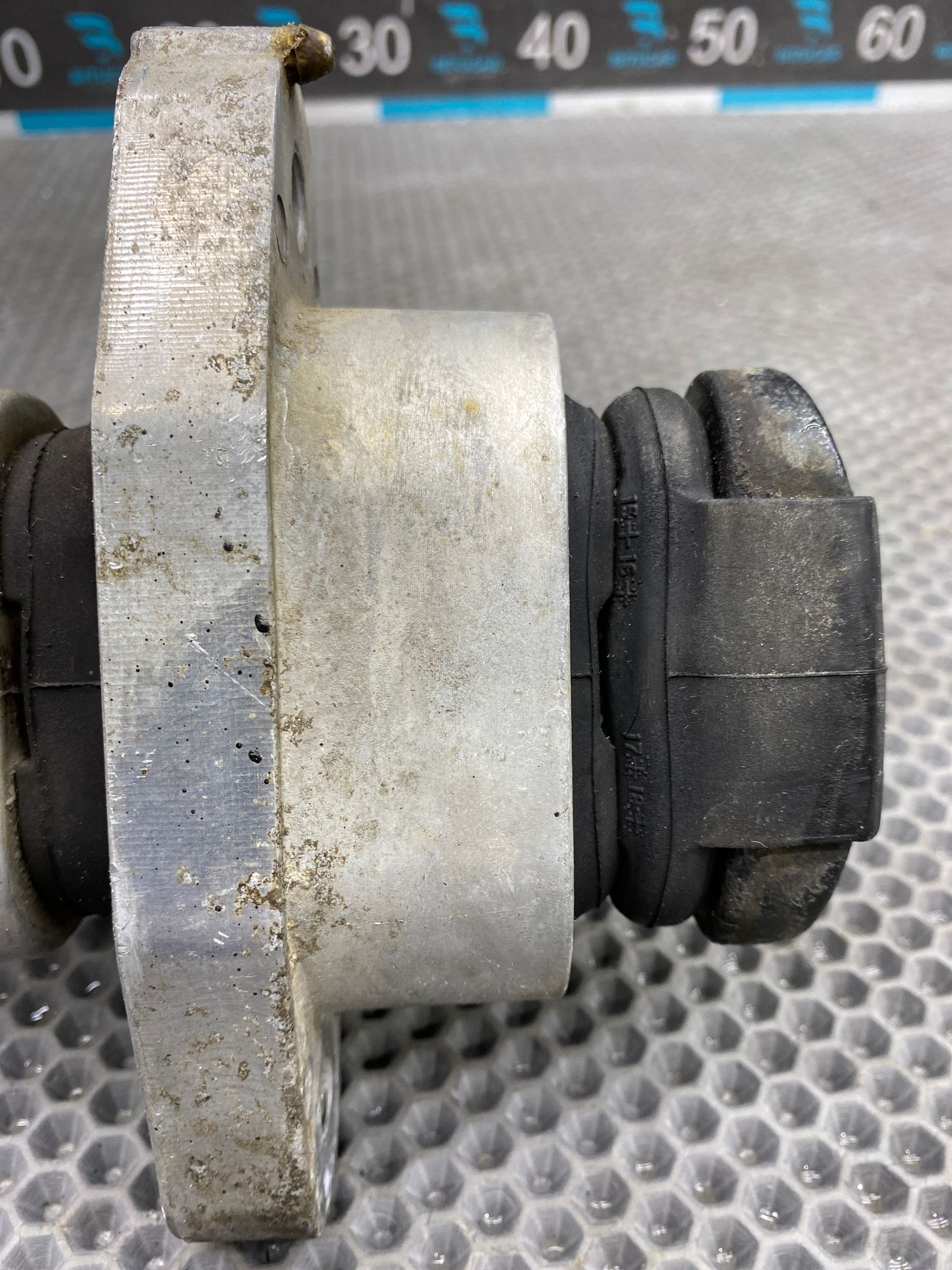 https://ycs.partsauto.market/partsauto-images/thmbs/userImages/c8f07ba63eb5b2f0f6006ea854bf8f7d/part/ae8a1e84-6976-4c91-b35c-7e8be04aec3a_1775200642987.jpg