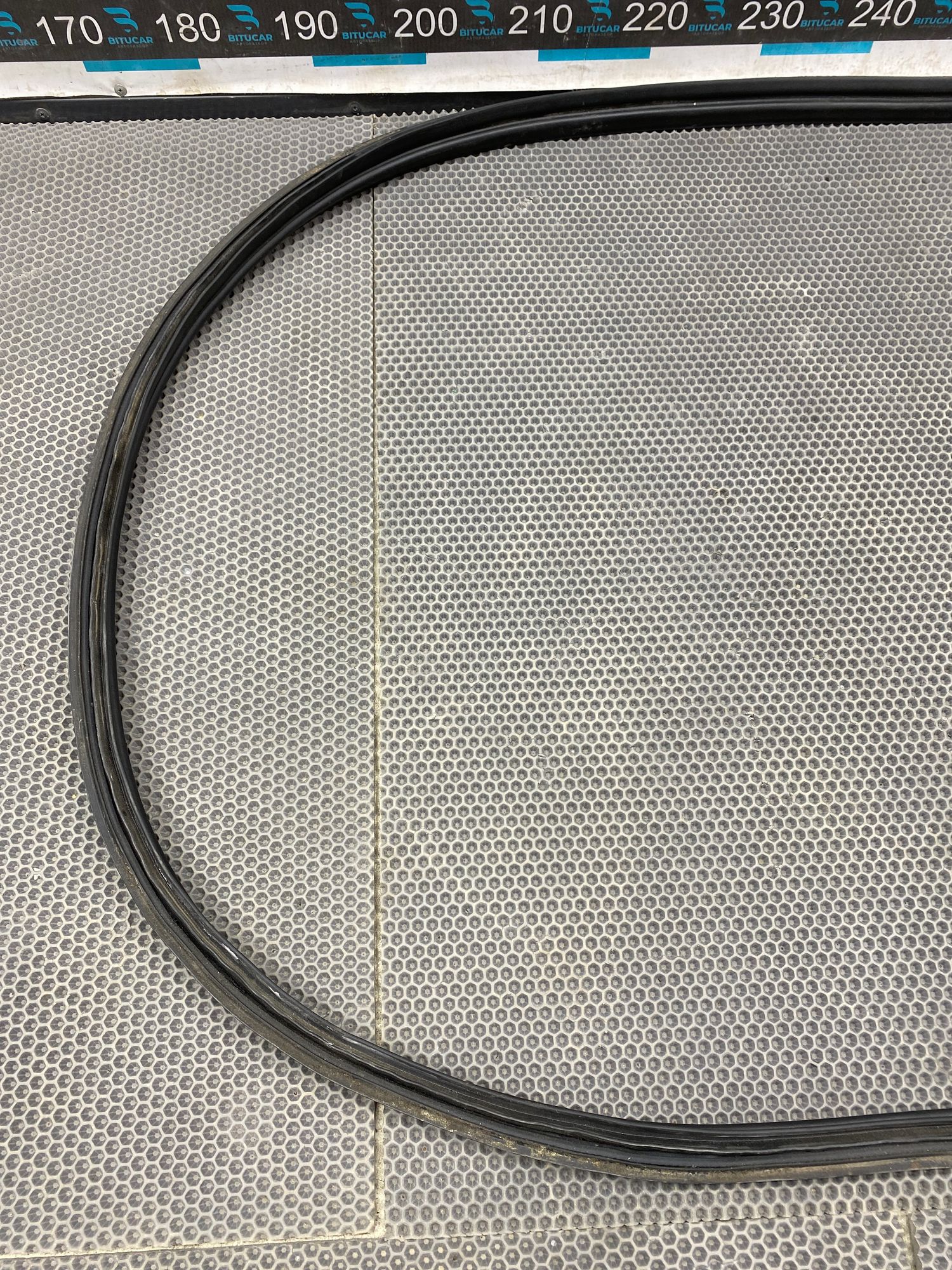 https://ycs.partsauto.market/partsauto-images/thmbs/userImages/c8f07ba63eb5b2f0f6006ea854bf8f7d/part/af4e9219-1322-47fc-add3-0c42dd1a61ab_1777616956808.jpg