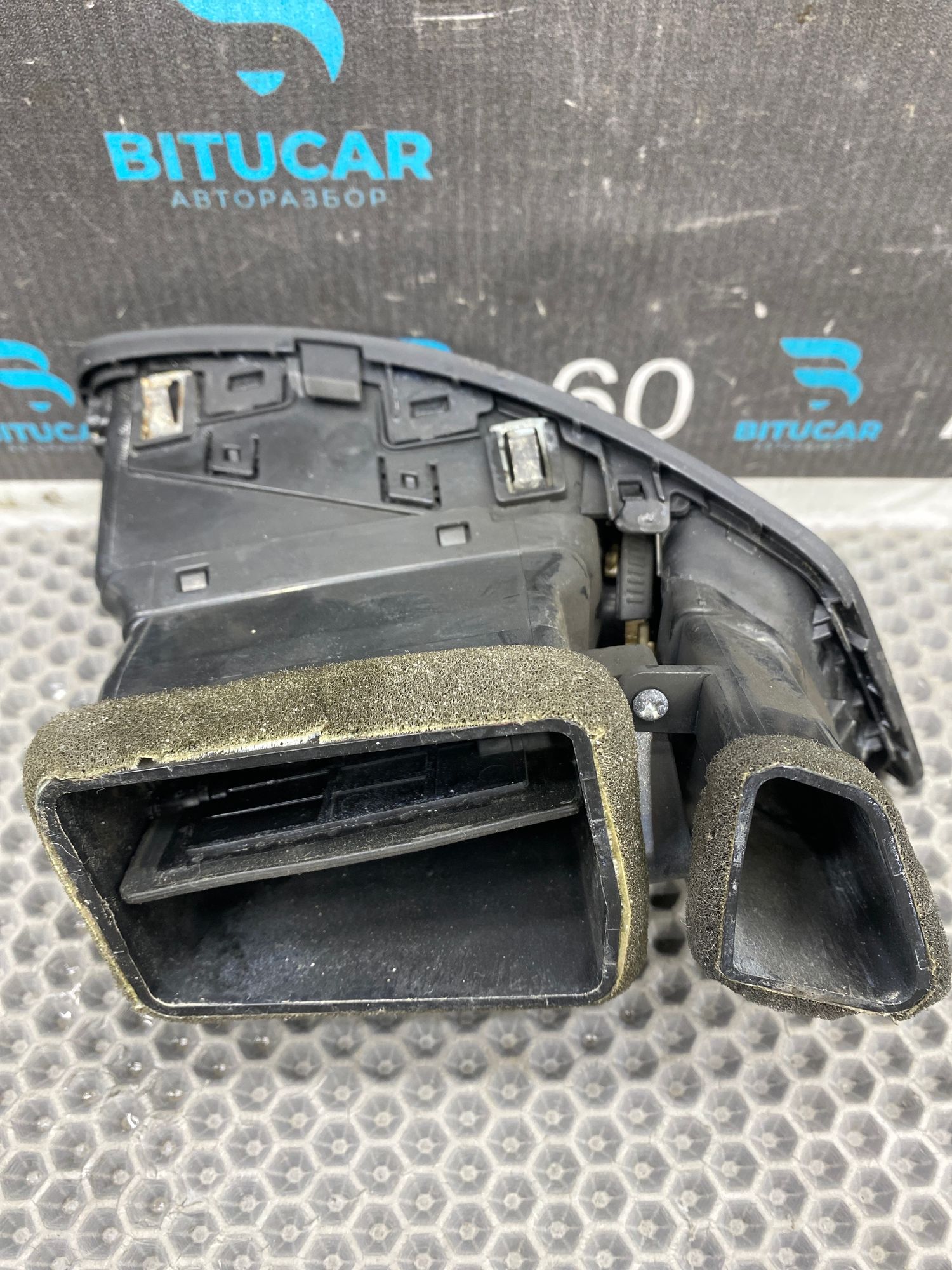 https://ycs.partsauto.market/partsauto-images/thmbs/userImages/c8f07ba63eb5b2f0f6006ea854bf8f7d/part/af5bfaa3-d354-4de2-b2d1-985a96e50fc2_1775049898651.jpg