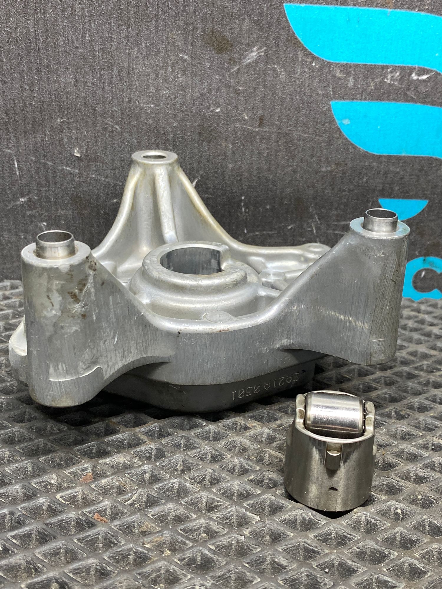 https://ycs.partsauto.market/partsauto-images/thmbs/userImages/c8f07ba63eb5b2f0f6006ea854bf8f7d/part/af9df6ee-2220-4a8b-a120-297398f7c65c_1777208460827.jpg