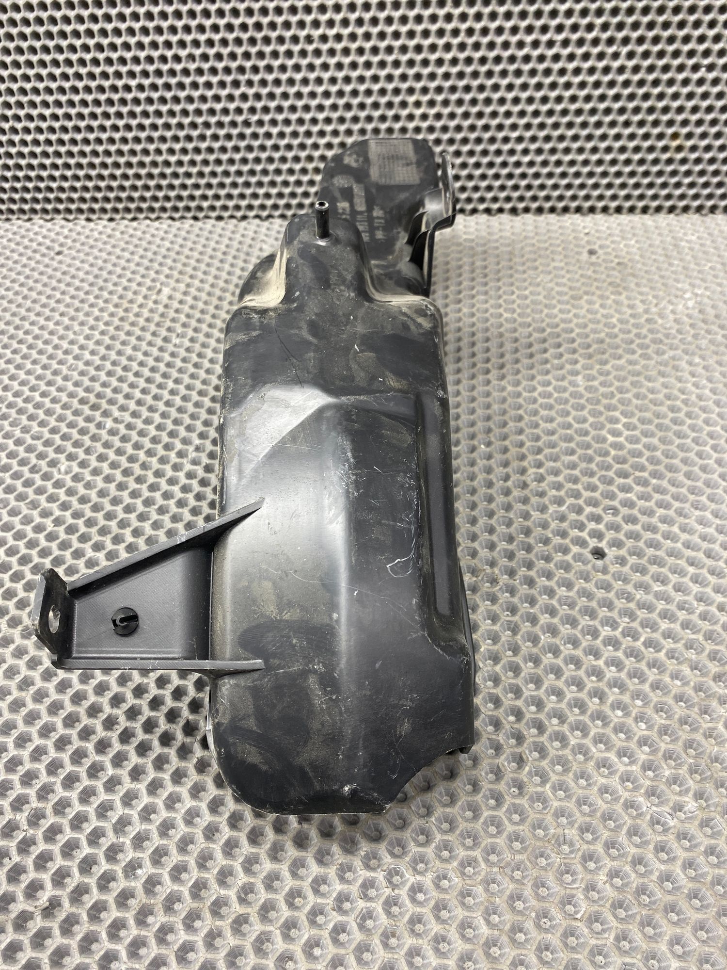 Б/У Накладка багажника правая BMW 7-Series 4 дорест. 2001—2005 2003 Черный, 990 рублей, Краснодар