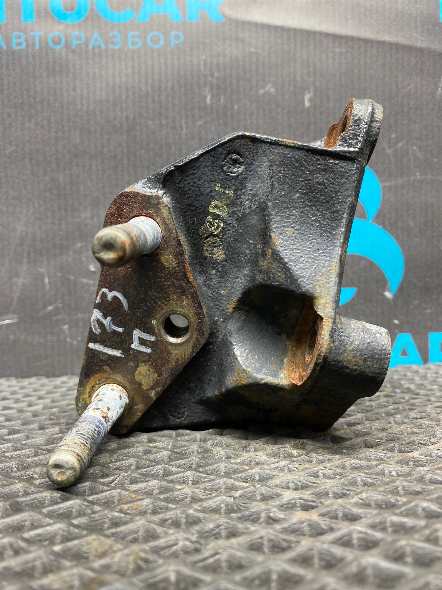 https://ycs.partsauto.market/partsauto-images/thmbs/userImages/c8f07ba63eb5b2f0f6006ea854bf8f7d/part/afbe8daf-ba59-4b09-af87-627530f30e72_1777115917609.jpg