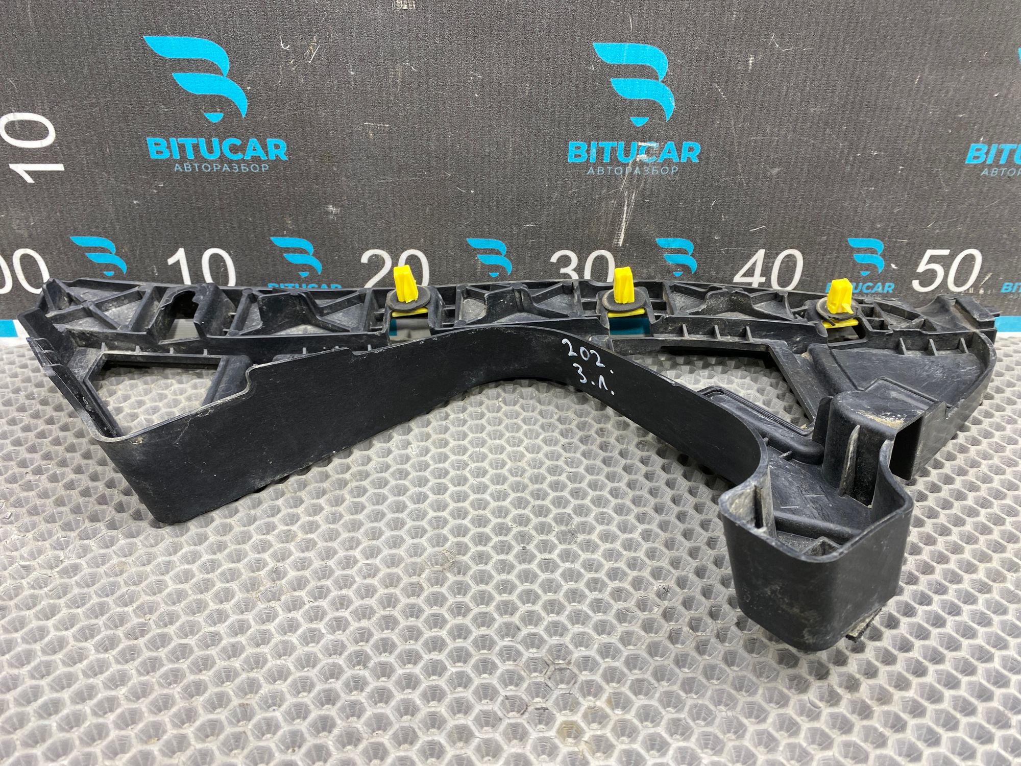 https://ycs.partsauto.market/partsauto-images/thmbs/userImages/c8f07ba63eb5b2f0f6006ea854bf8f7d/part/afe37d2f-bf30-4d62-8e42-99699f1c6a1d_1777804932551.jpg