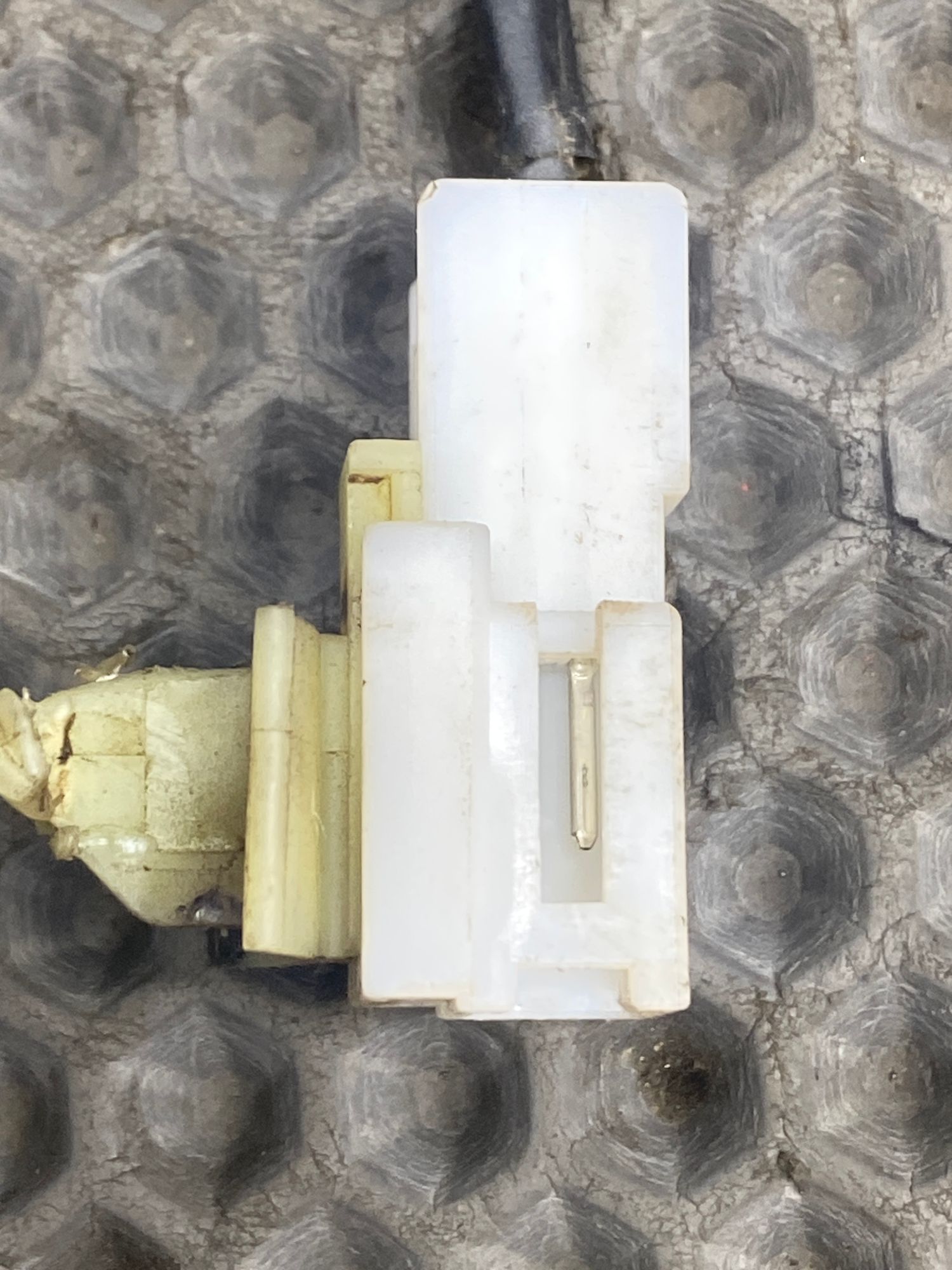 Б/У Фишка замка ремня безопасности Kia Ceed 2 JD (G4FG) 1.6L AT 2013 Хэтчбек, 499 рублей, Краснодар