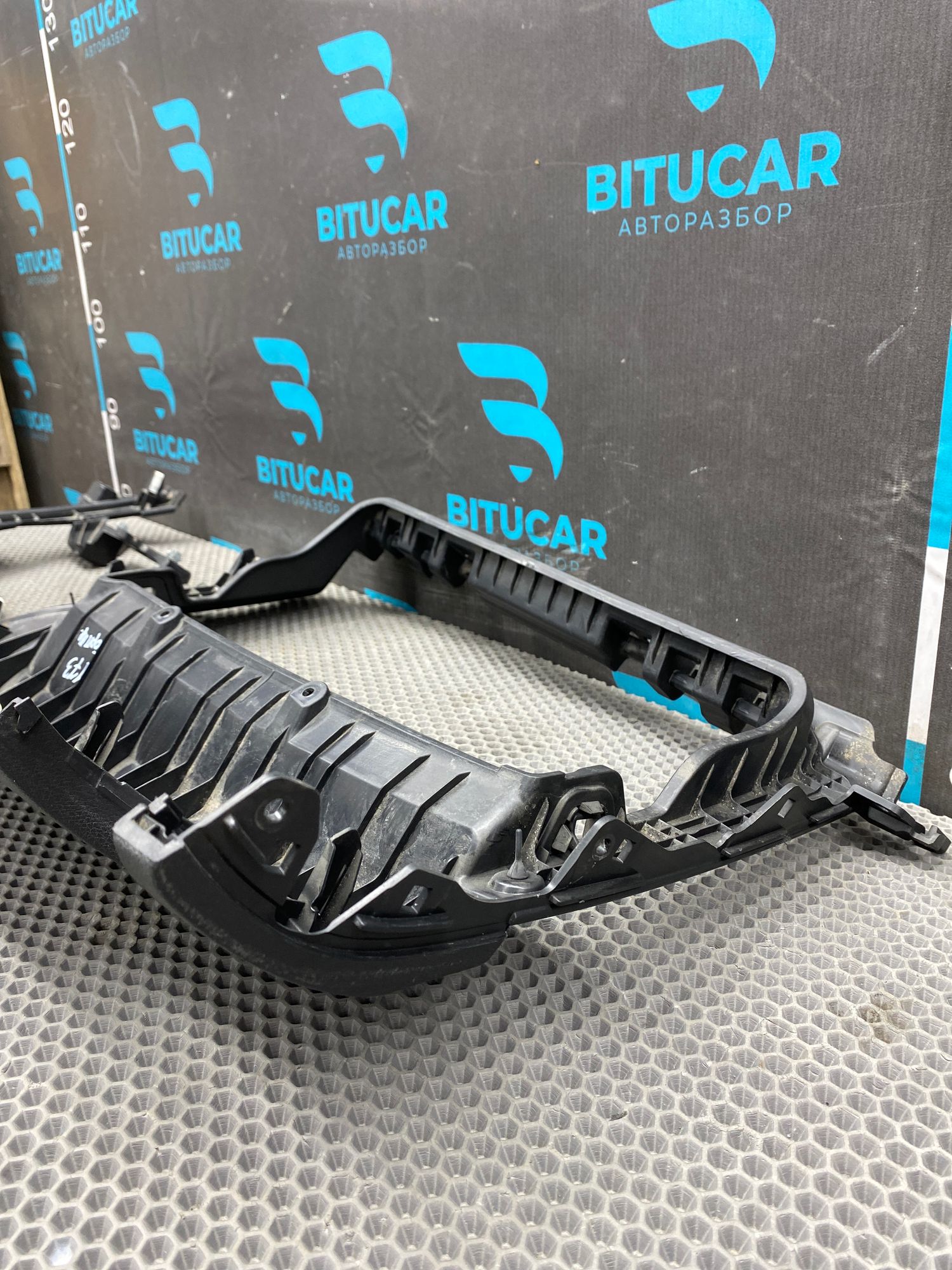 https://ycs.partsauto.market/partsauto-images/thmbs/userImages/c8f07ba63eb5b2f0f6006ea854bf8f7d/part/b050f6aa-21c5-465b-8489-e6241053ca2e_1777021190478.jpg