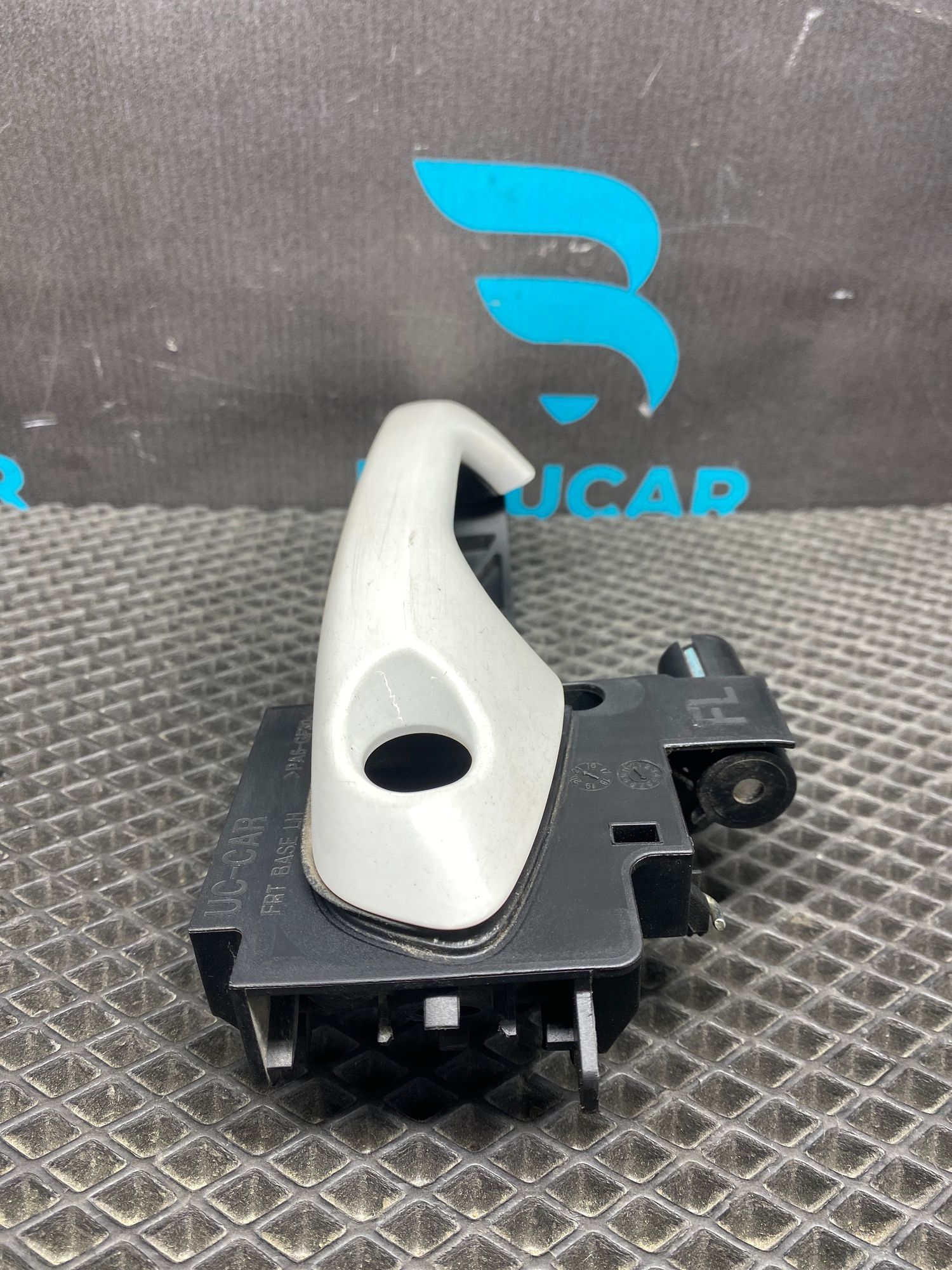 https://ycs.partsauto.market/partsauto-images/thmbs/userImages/c8f07ba63eb5b2f0f6006ea854bf8f7d/part/b0e1fd37-ecfe-4bb2-ac25-f8072e76defc_1776872184727.jpg