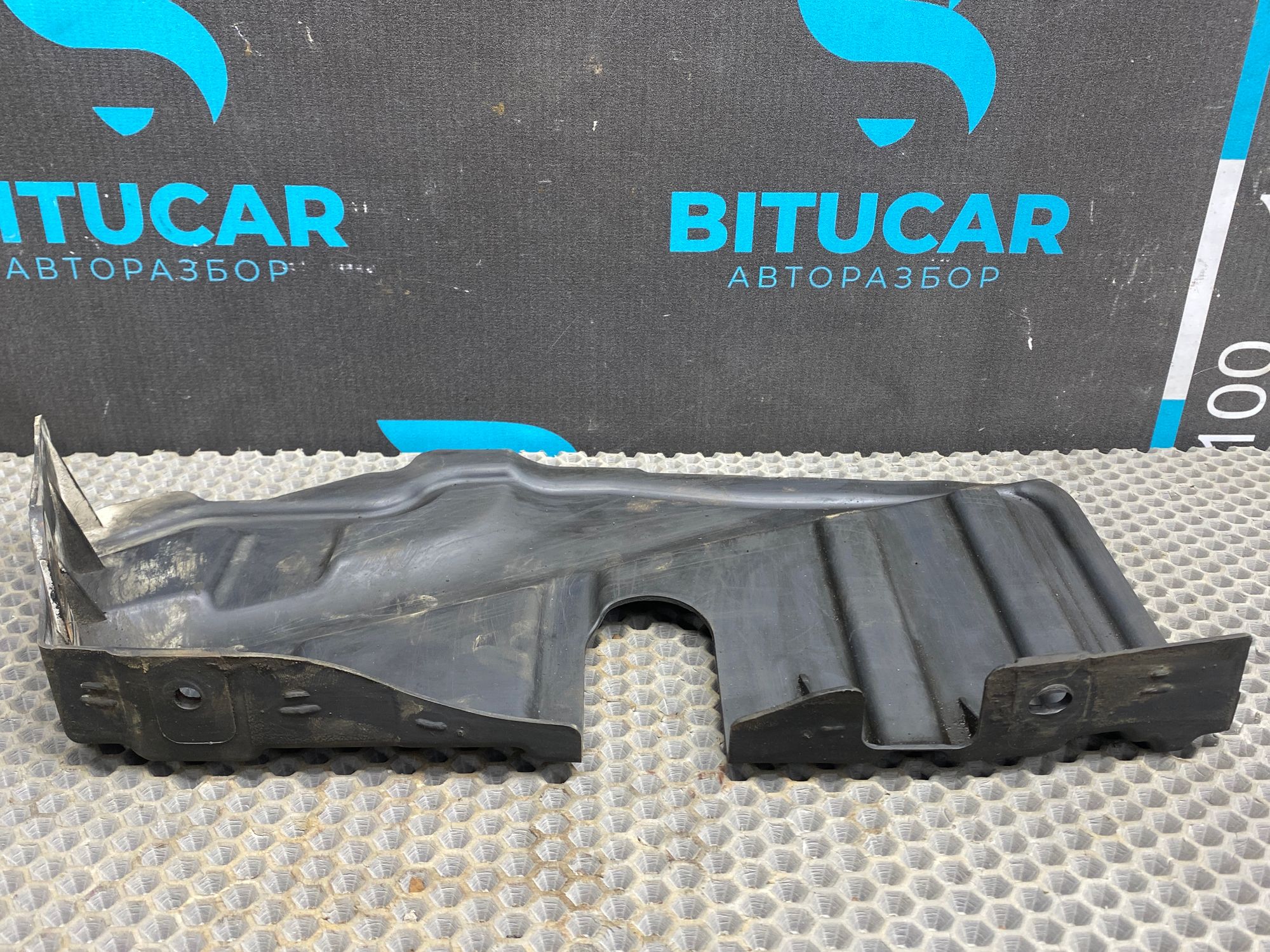 https://ycs.partsauto.market/partsauto-images/thmbs/userImages/c8f07ba63eb5b2f0f6006ea854bf8f7d/part/b0ee3de7-04de-451c-8c9d-eeddf276464a_1774785323715.jpg