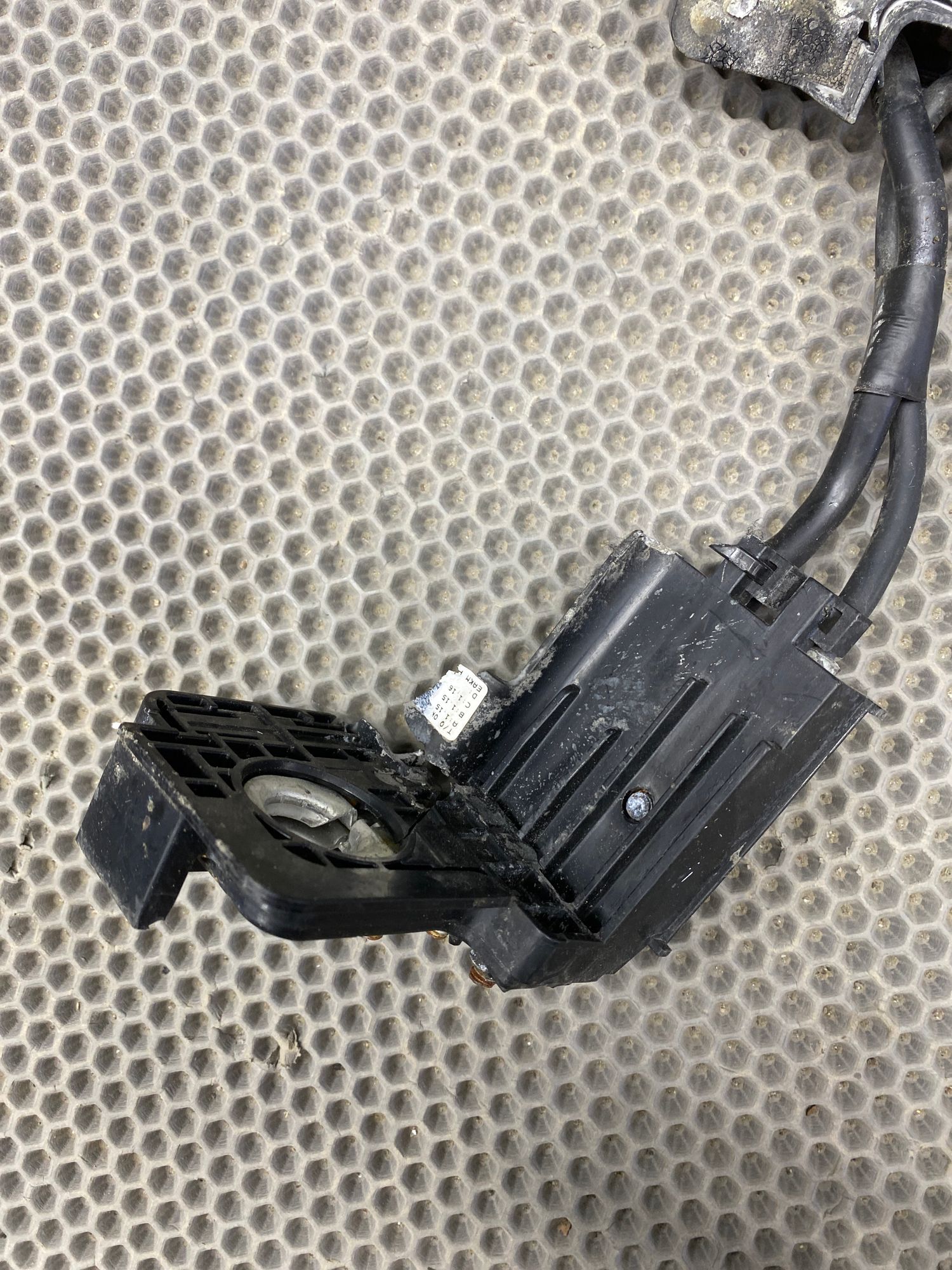 https://ycs.partsauto.market/partsauto-images/thmbs/userImages/c8f07ba63eb5b2f0f6006ea854bf8f7d/part/b0f1db36-684d-4235-95ad-1d39b4f70dc7_1777212421377.jpg