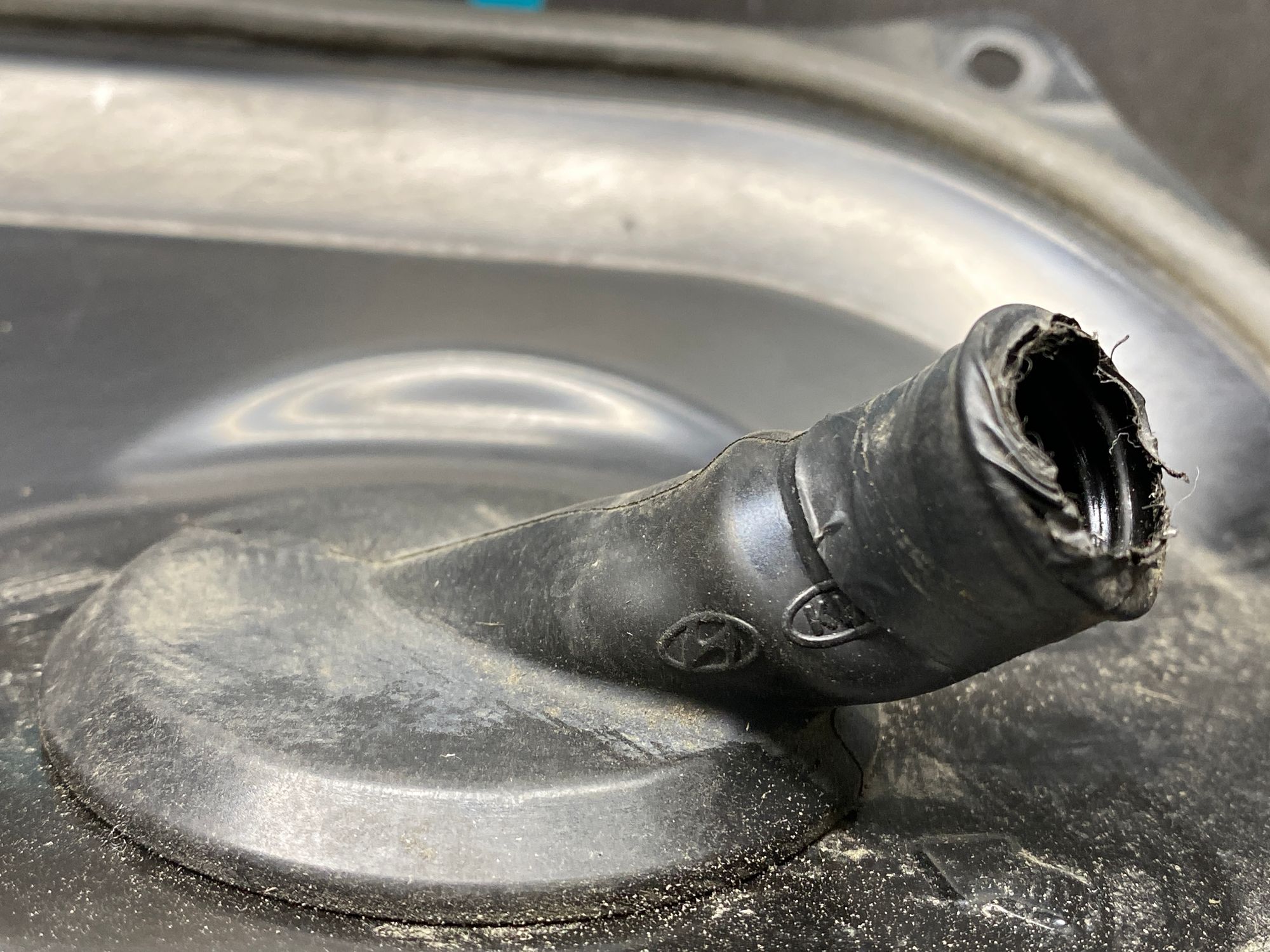 https://ycs.partsauto.market/partsauto-images/thmbs/userImages/c8f07ba63eb5b2f0f6006ea854bf8f7d/part/b1457483-b9e1-43d9-90b3-41f63b080021_1777730923848.jpg