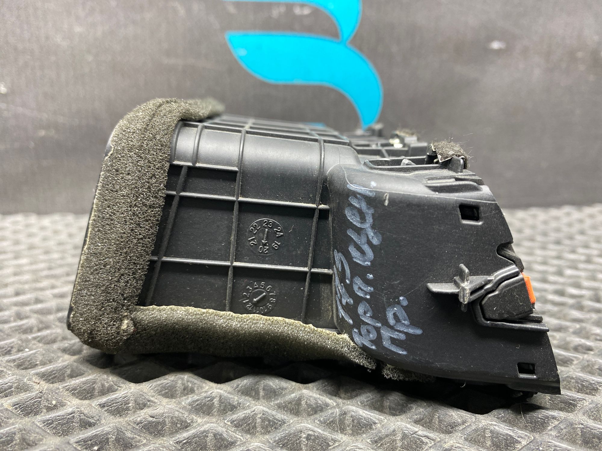 Б/У Дефлектор обдува салона центральный  Kia Rio 4 (G4FG) 1.6L AT 2021, 990 рублей, Краснодар