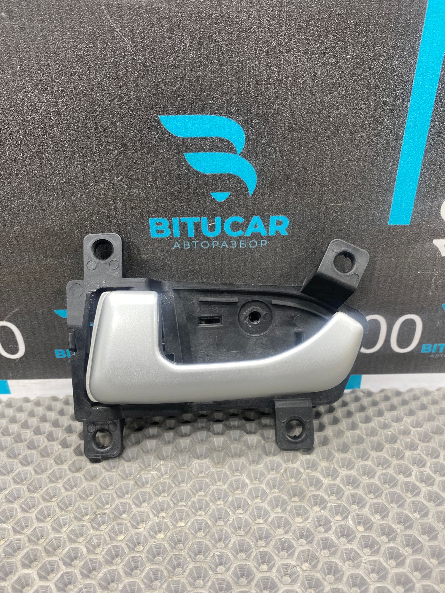 https://ycs.partsauto.market/partsauto-images/thmbs/userImages/c8f07ba63eb5b2f0f6006ea854bf8f7d/part/b171a970-dd87-458f-a34a-d7a9458e4533_1766232974702.jpg