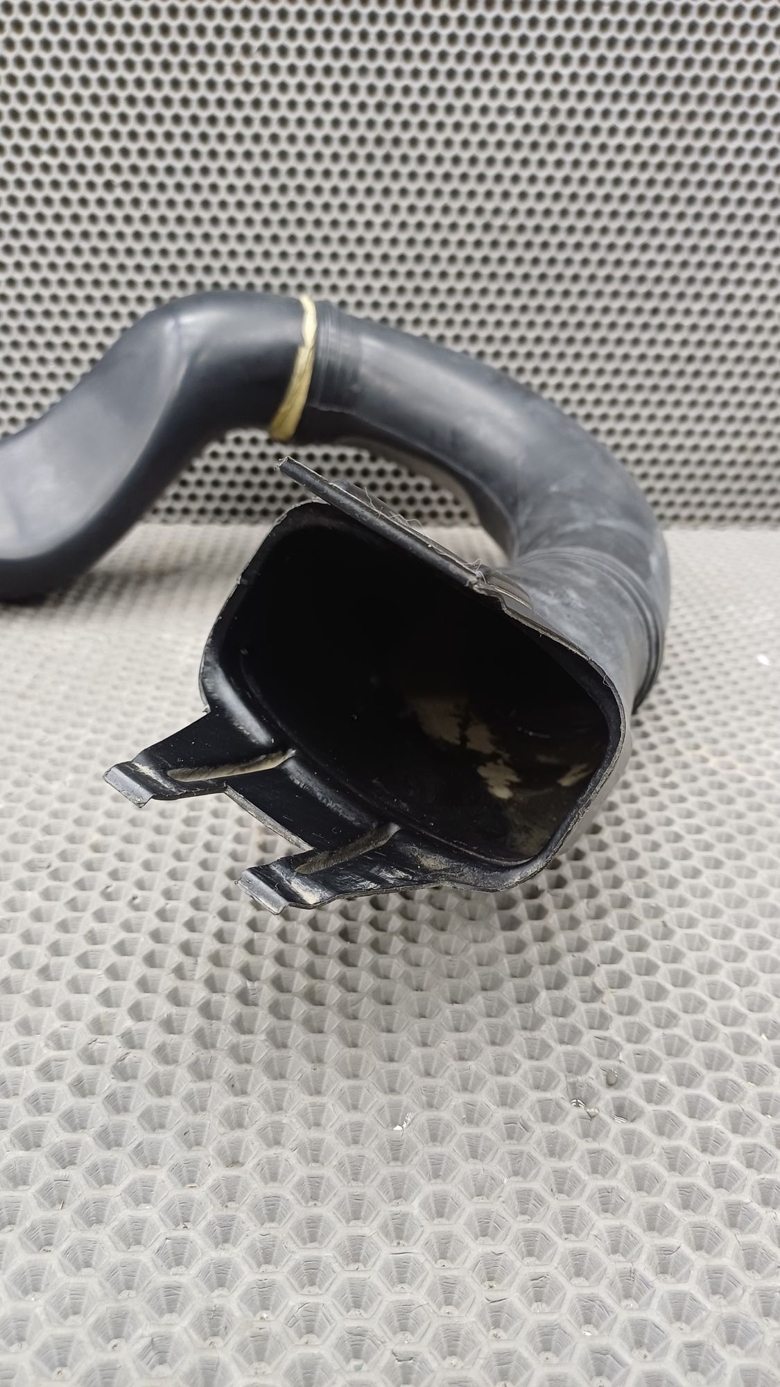https://ycs.partsauto.market/partsauto-images/thmbs/userImages/c8f07ba63eb5b2f0f6006ea854bf8f7d/part/b17583be-51a6-4f88-9b82-75bb12ce6abc_1774179235235.jpg