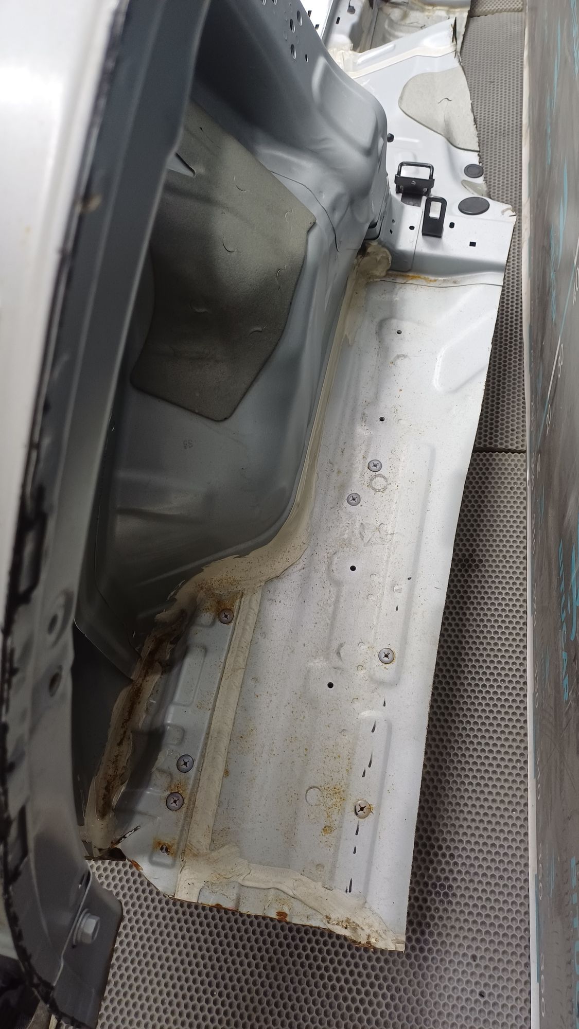 https://ycs.partsauto.market/partsauto-images/thmbs/userImages/c8f07ba63eb5b2f0f6006ea854bf8f7d/part/b178cec2-3dab-4b5a-bdef-5a1c87d0d210_1777185998644.jpg