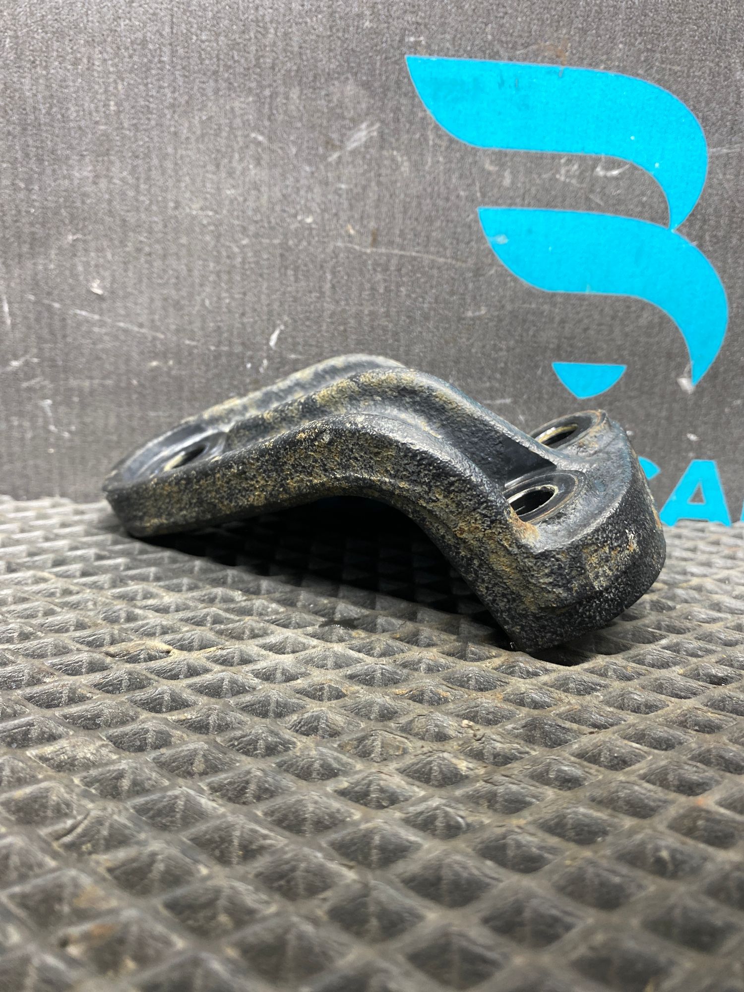 https://ycs.partsauto.market/partsauto-images/thmbs/userImages/c8f07ba63eb5b2f0f6006ea854bf8f7d/part/b1c11f1a-da16-4cee-8390-e5f8e7d046cf_1777117124964.jpg