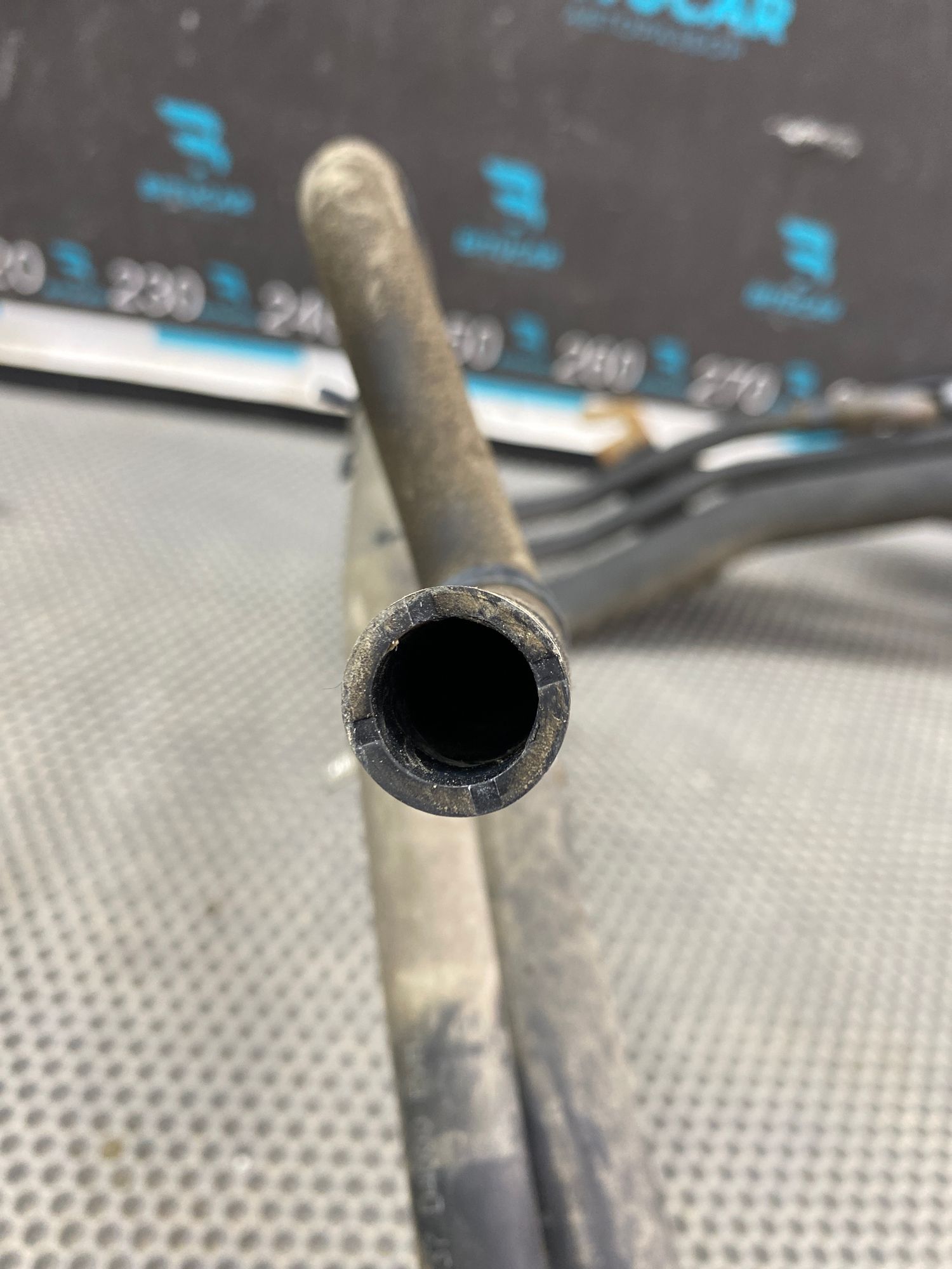 https://ycs.partsauto.market/partsauto-images/thmbs/userImages/c8f07ba63eb5b2f0f6006ea854bf8f7d/part/b1d3c791-dbc1-4977-817f-2d6401925da6_1777470167390.jpg